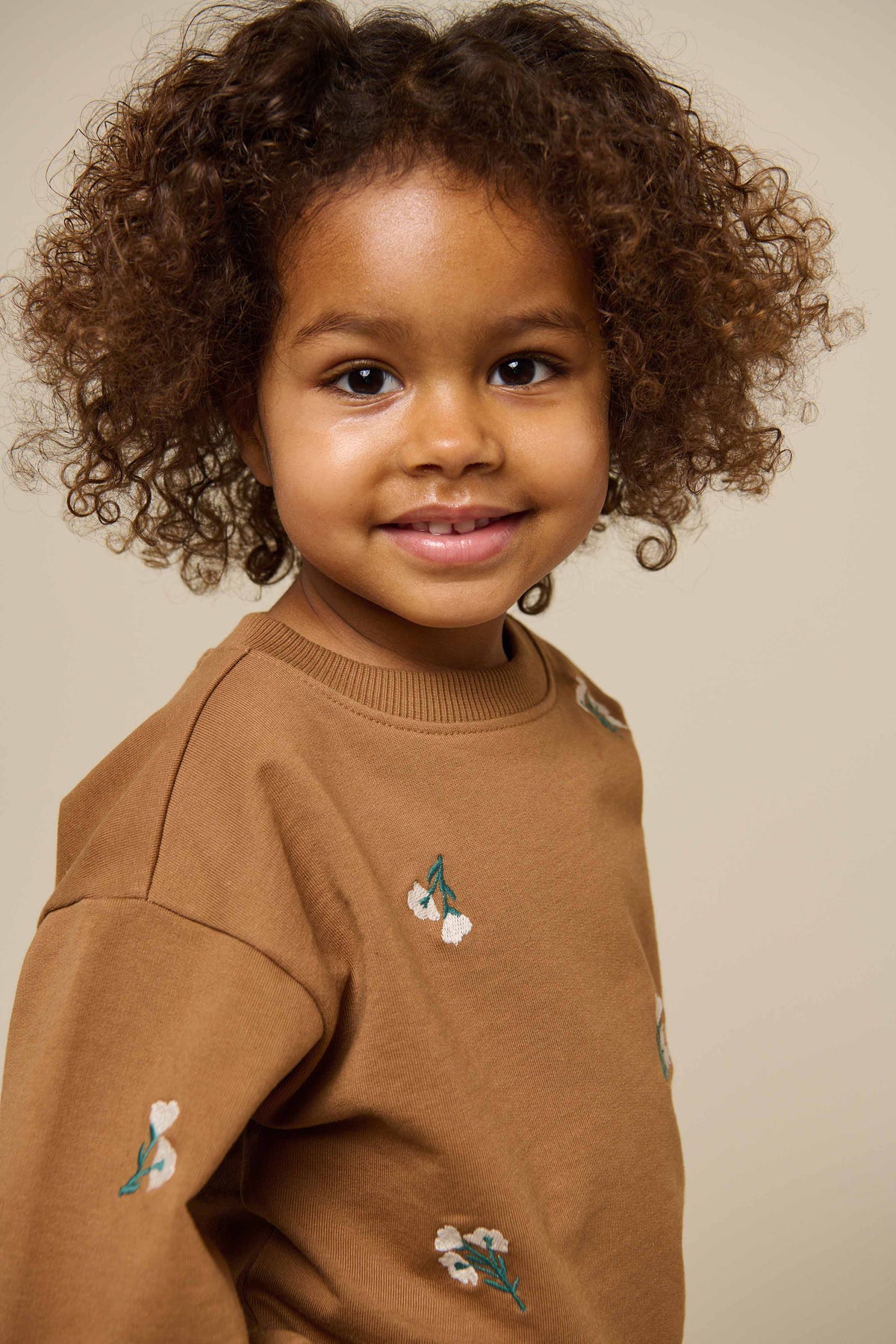 Broderet crewneck sweatshirt - Kids - Coconut | 101213 Kimber