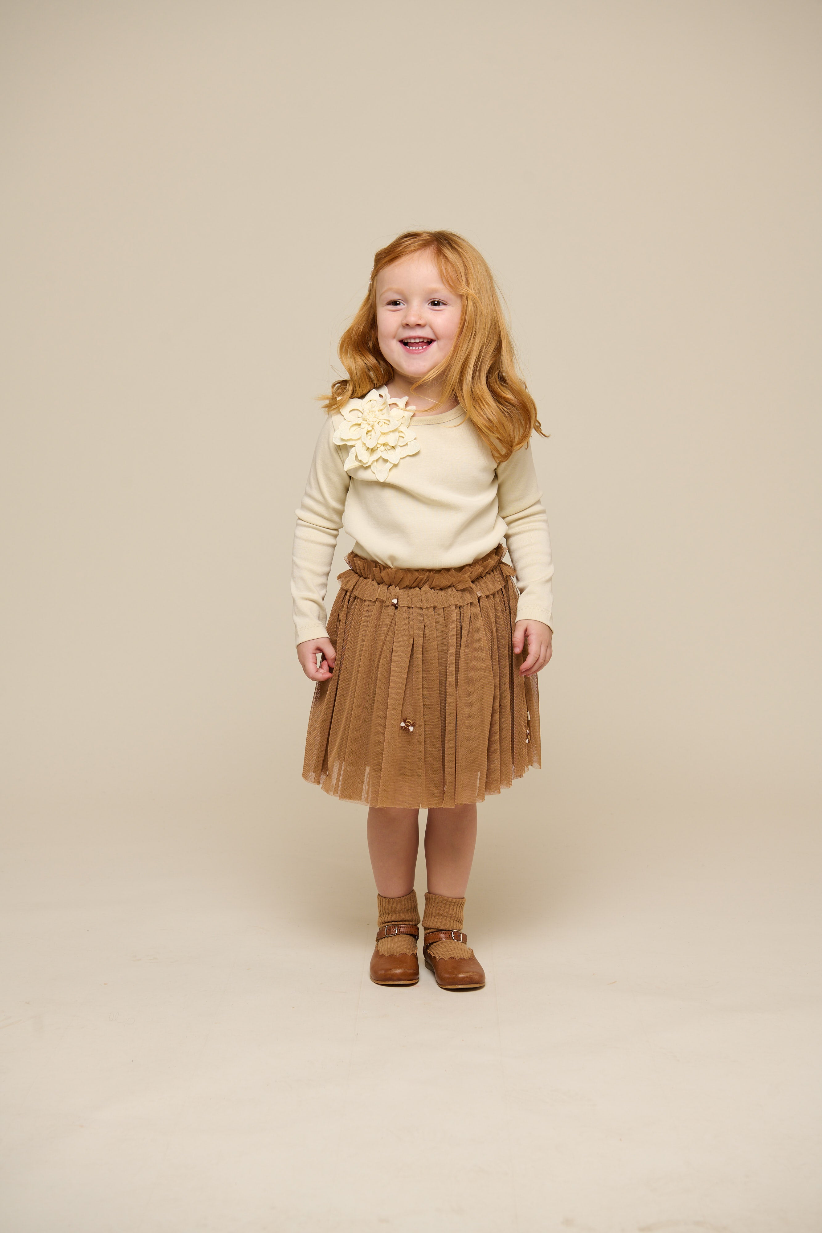 T-shirt med blomsterapplikation - Kids - Offwhite | 101231 Sarah