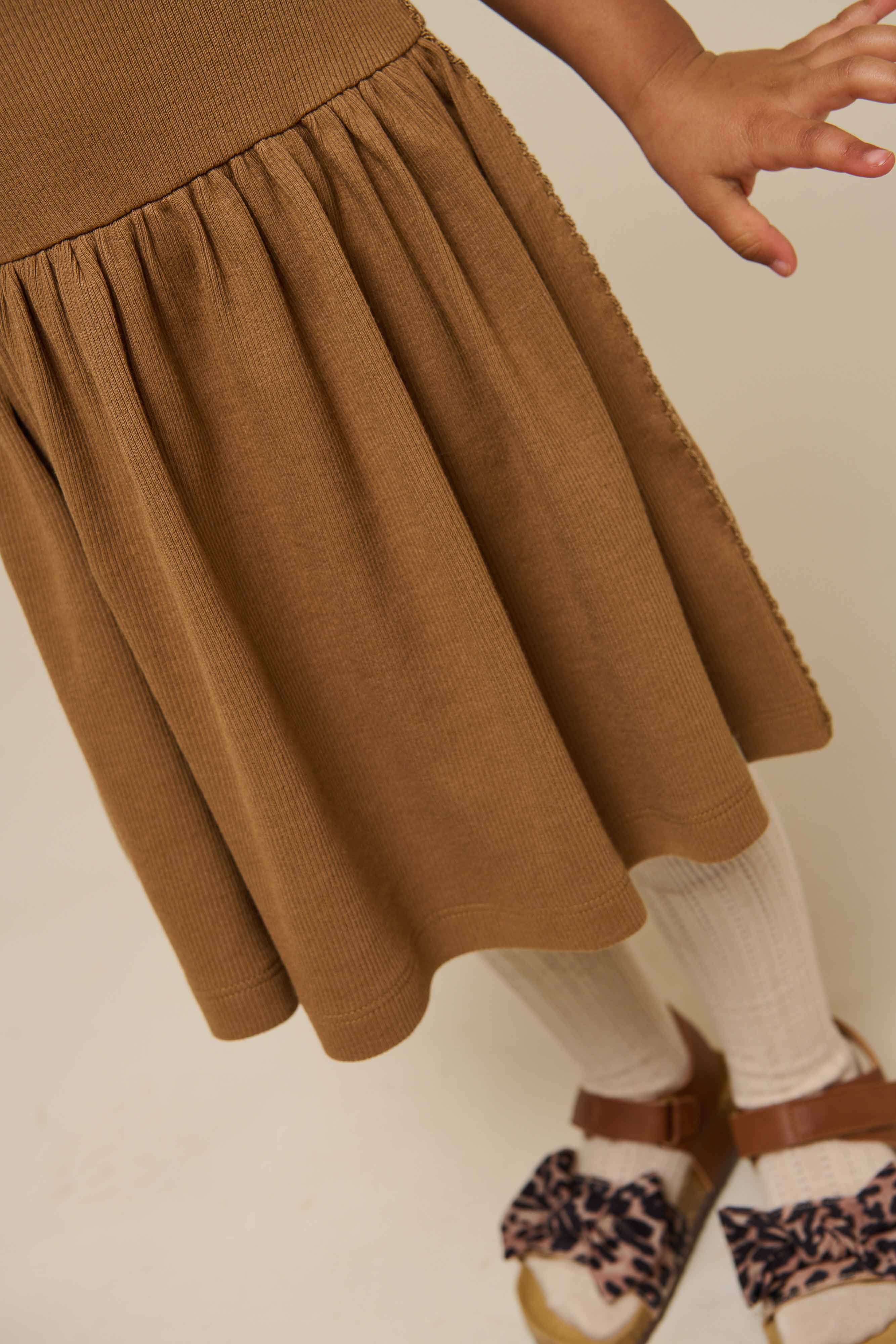 Ærmeløs kjole i modalrib - Kids - Coconut | 101297 Lottie