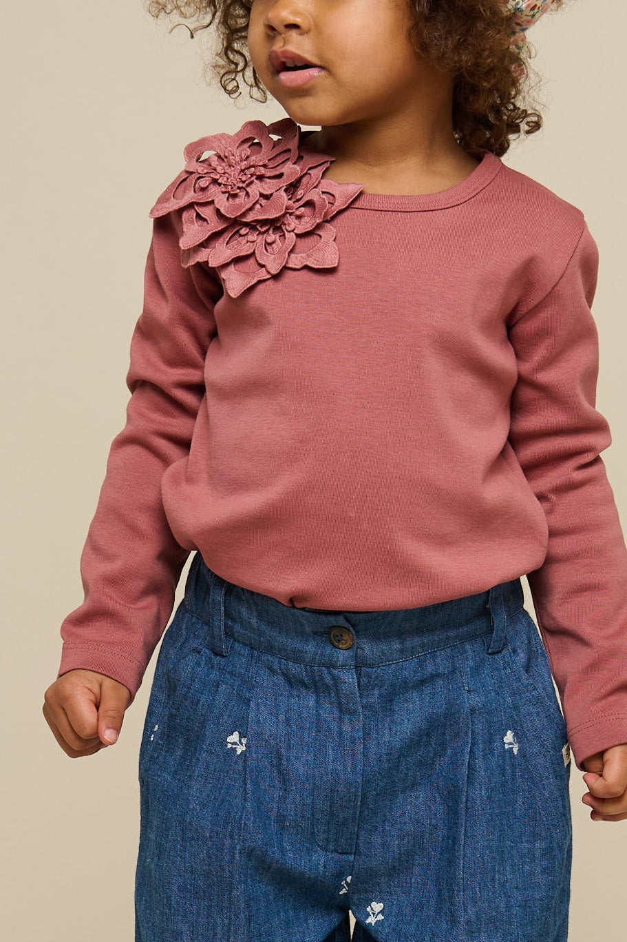 T-shirt med blomsterapplikation - Kids - Old Rose | 101233 Sarah
