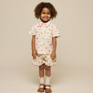 Skjorte og shortssæt i musselin med print - Kids - Offwhite/Cherry Red | 100972 Fiona