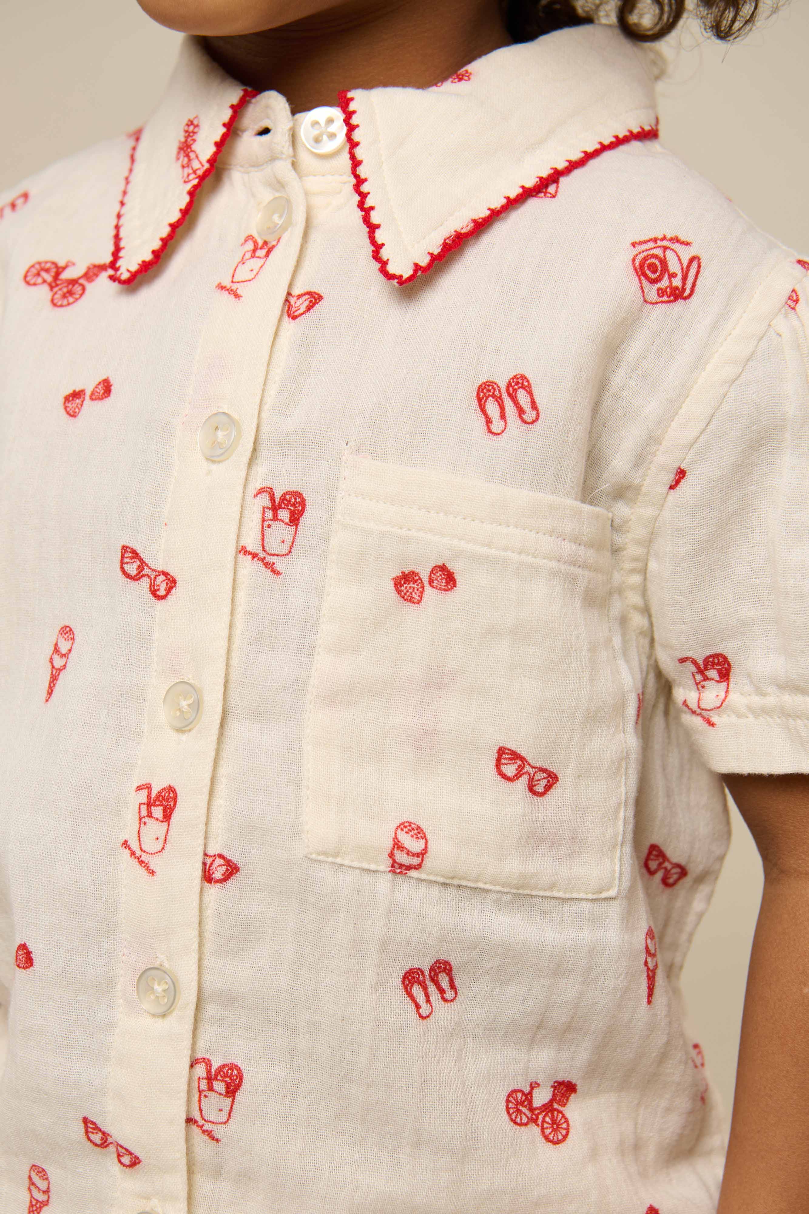 Skjorte og shortssæt i musselin med print - Kids - Offwhite/Cherry Red | 100972 Fiona