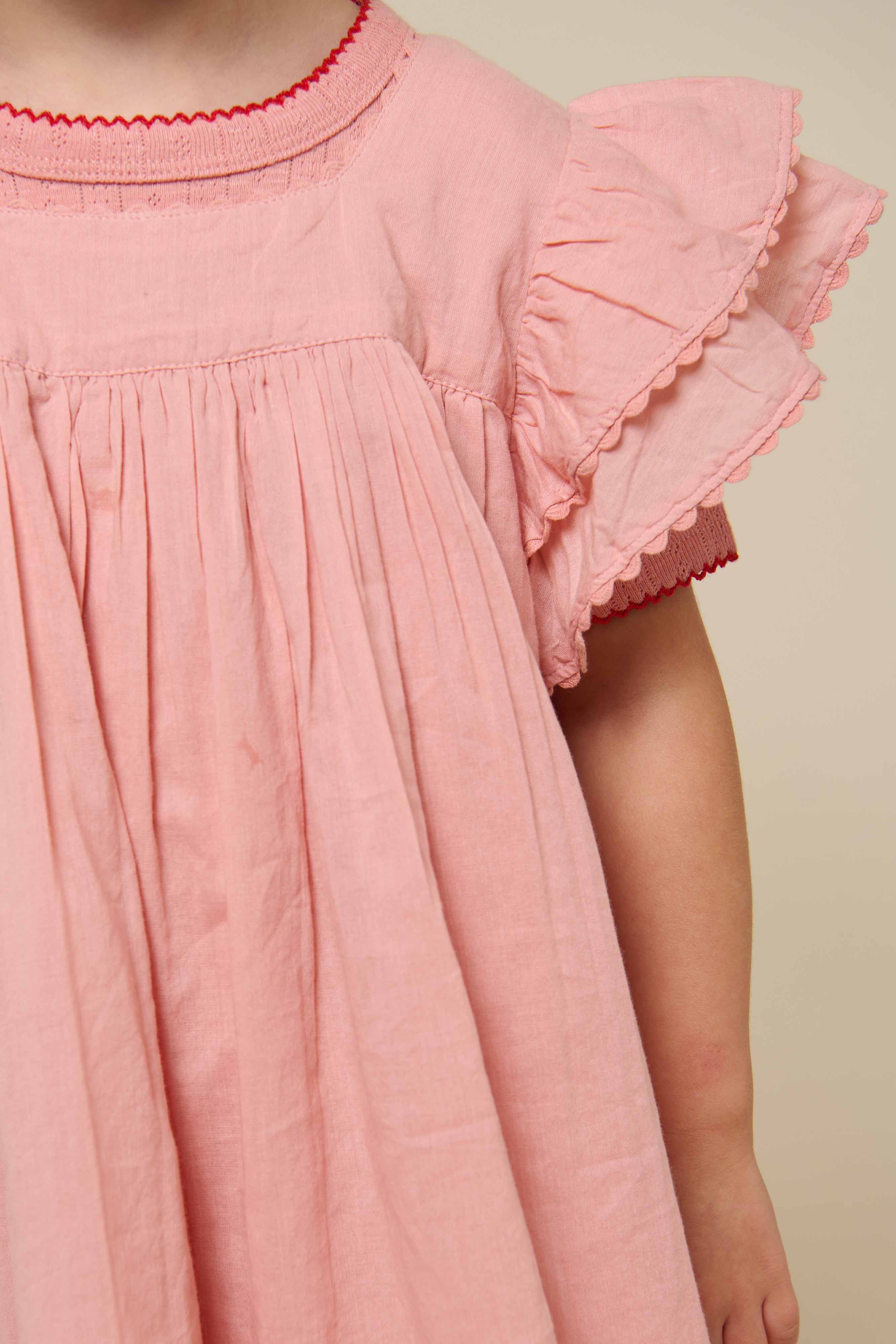 Bomuldskjole med bølgebånd og flæse - Kids - Rose Tan | 101034 Alma