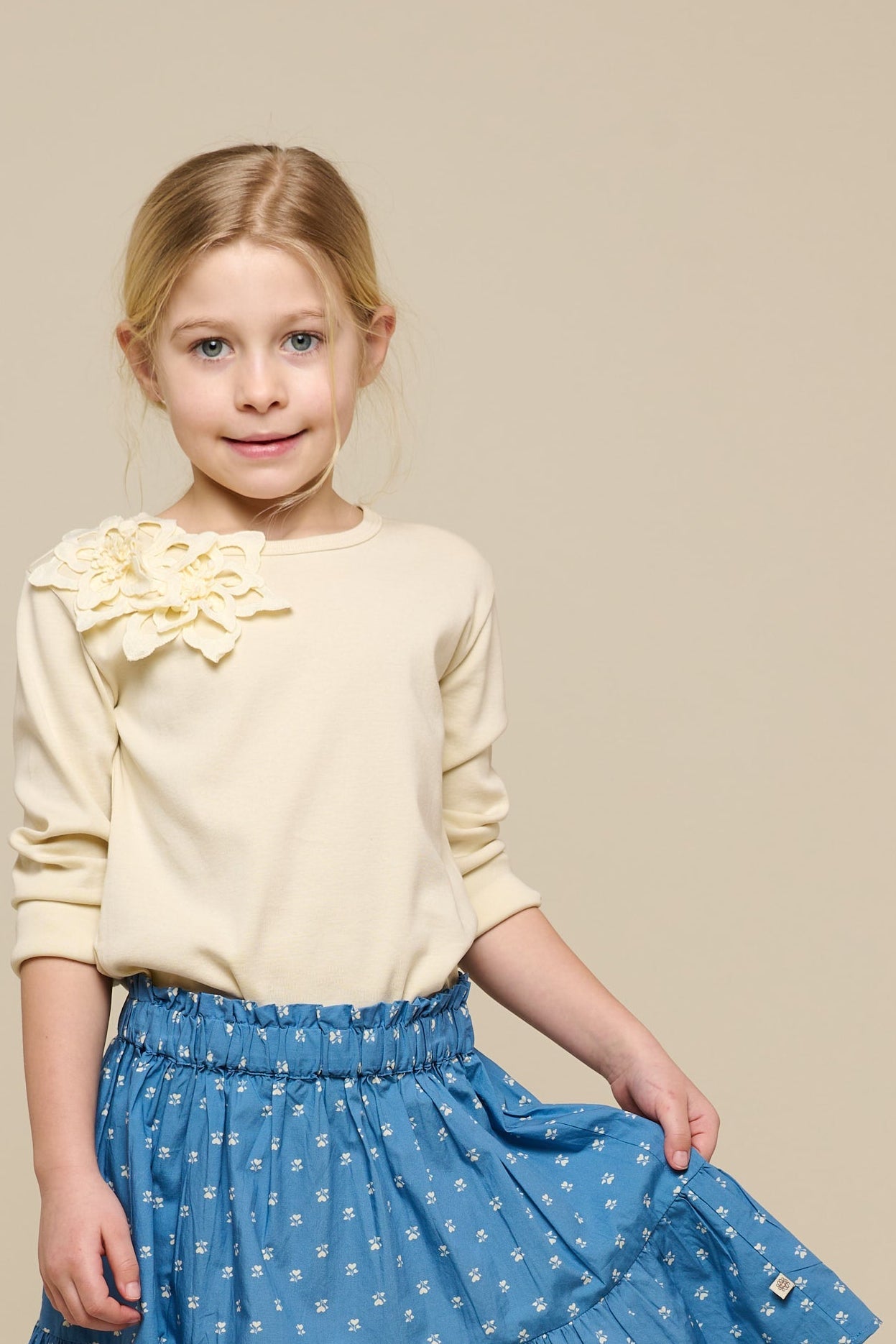 T-shirt med blomsterapplikation - Tween - Offwhite | 101232 Sarah