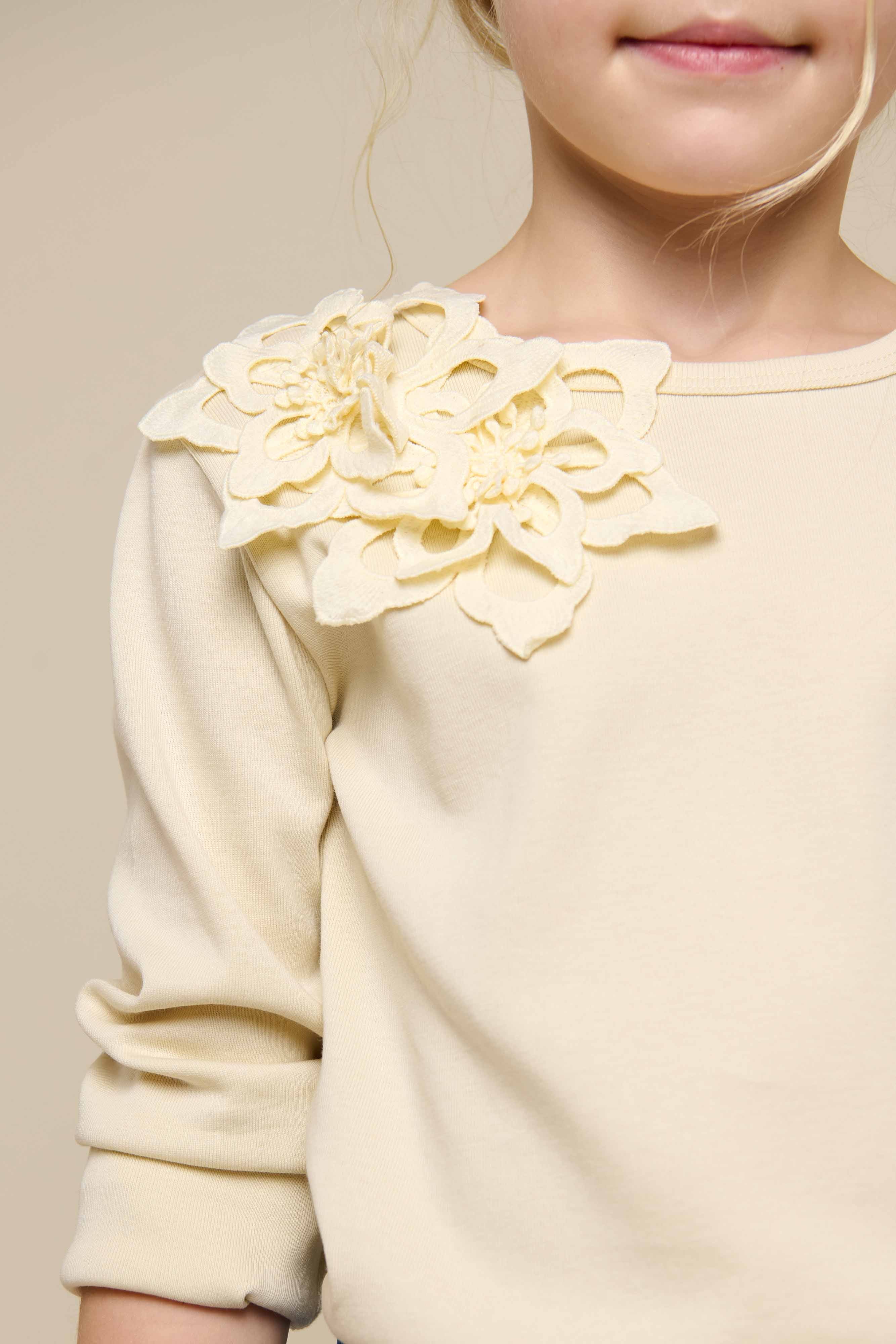 T-shirt med blomsterapplikation - Tween - Offwhite | 101232 Sarah