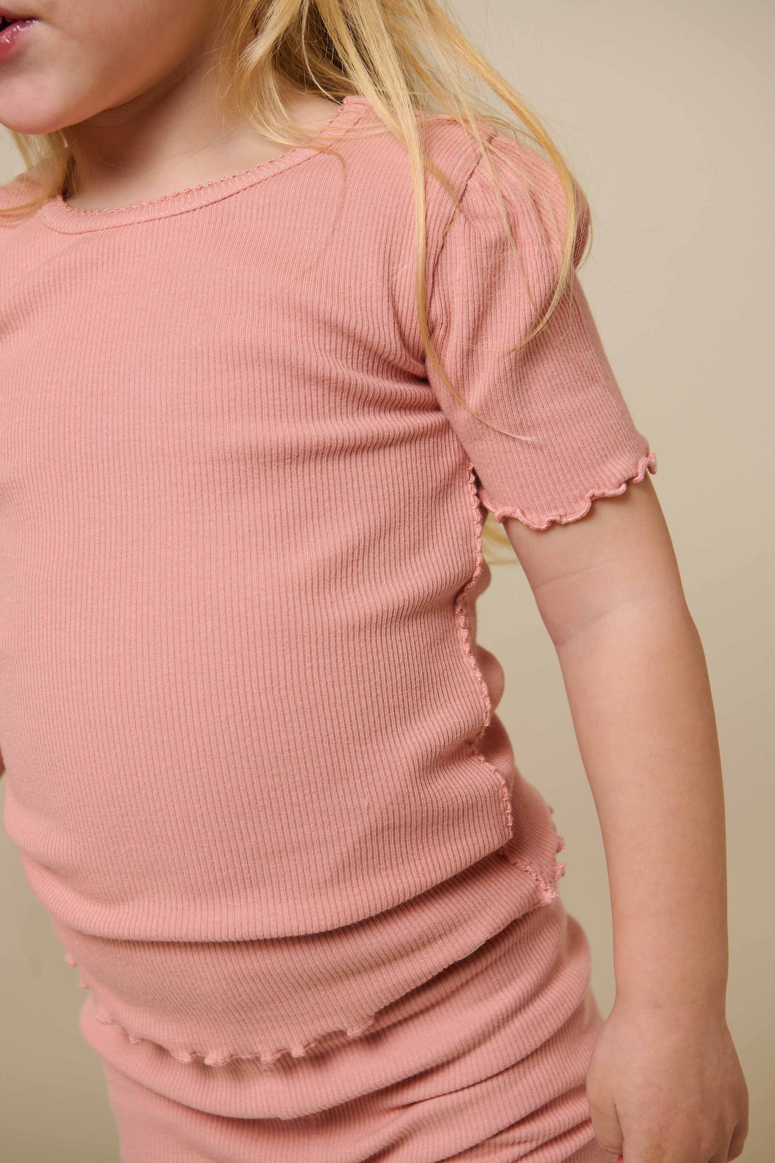 T-shirt i modalrib - Kids - Rose Tan | 101298 Lottie