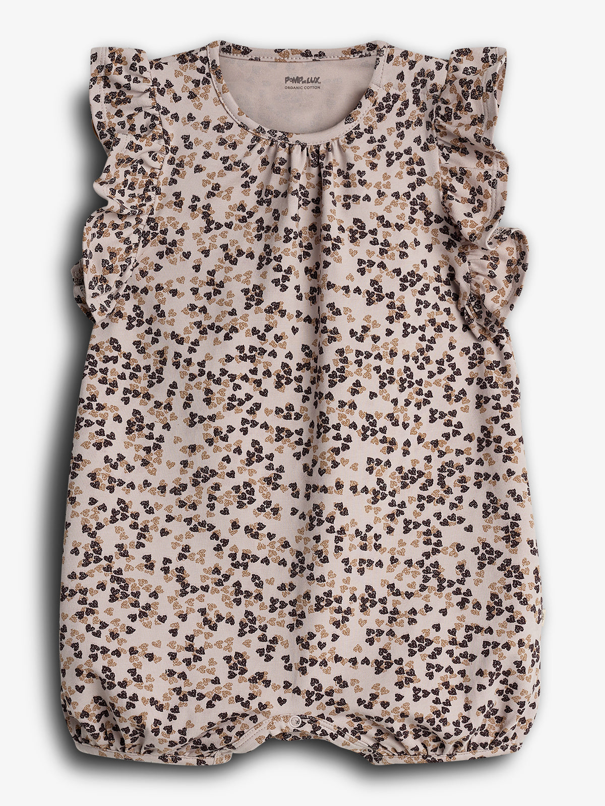 Romper med blomsterprint; har flæseærmer og trykknapper ved bunden. Baggrund i beige toner dekoreret med brune og sorte små blomster. Tekst: "PYMPLELUX ORGANIC COTTON."
