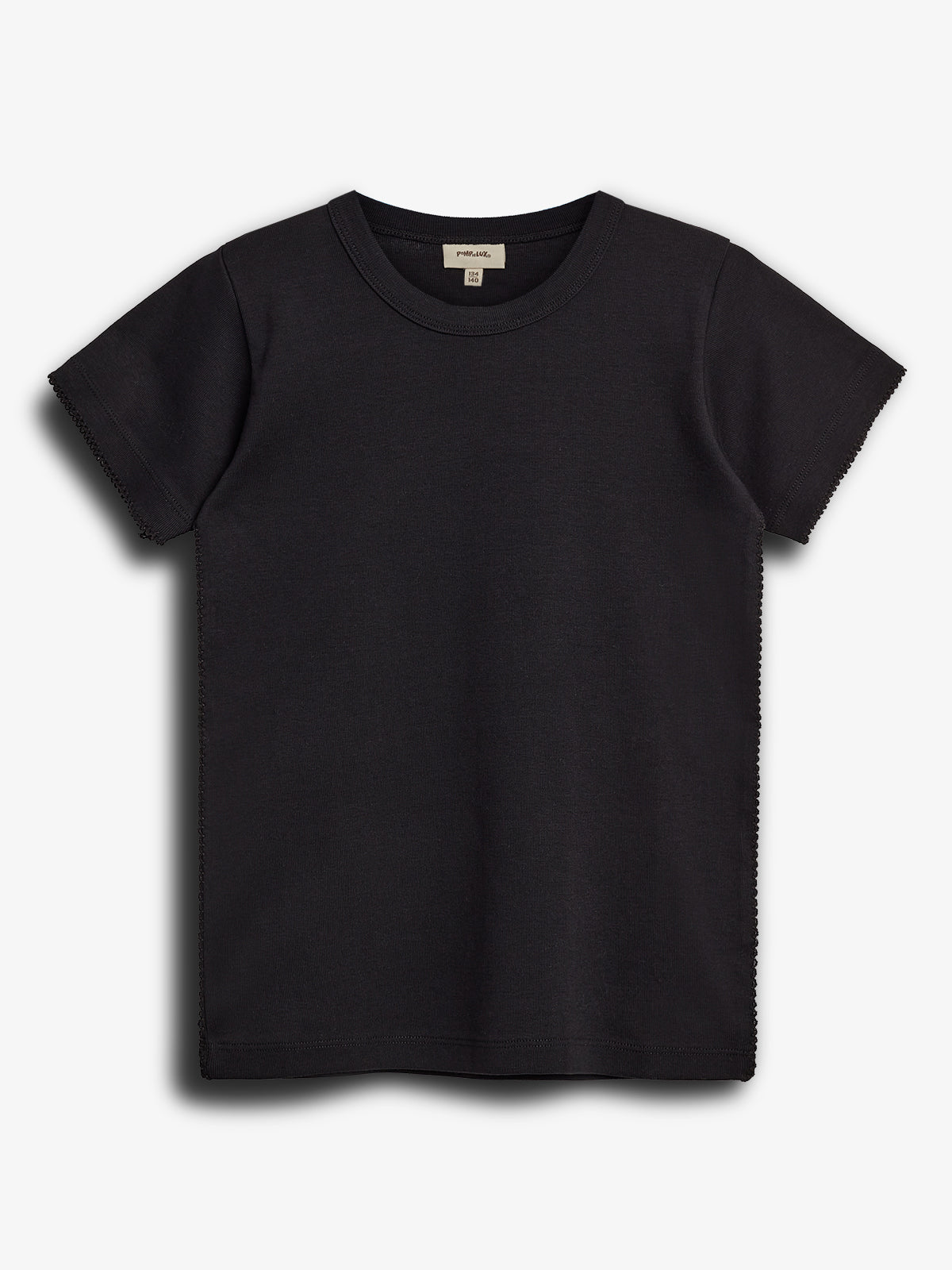 Sort T-shirt med korte ærmer, ligger fladt. Mærke indeni markeret "Morley, 152". Baggrund er lysegrå, uden yderligere elementer.