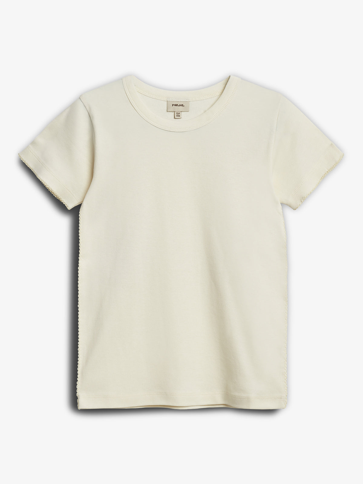 Kortærmet, cremefarvet T-shirt liggende fladt mod en neutral baggrund. Etiket i nakken viser: "Pure & Simple" samt størrelse "14". Trøjen har enkel, klassisk design uden øvrig pynt.