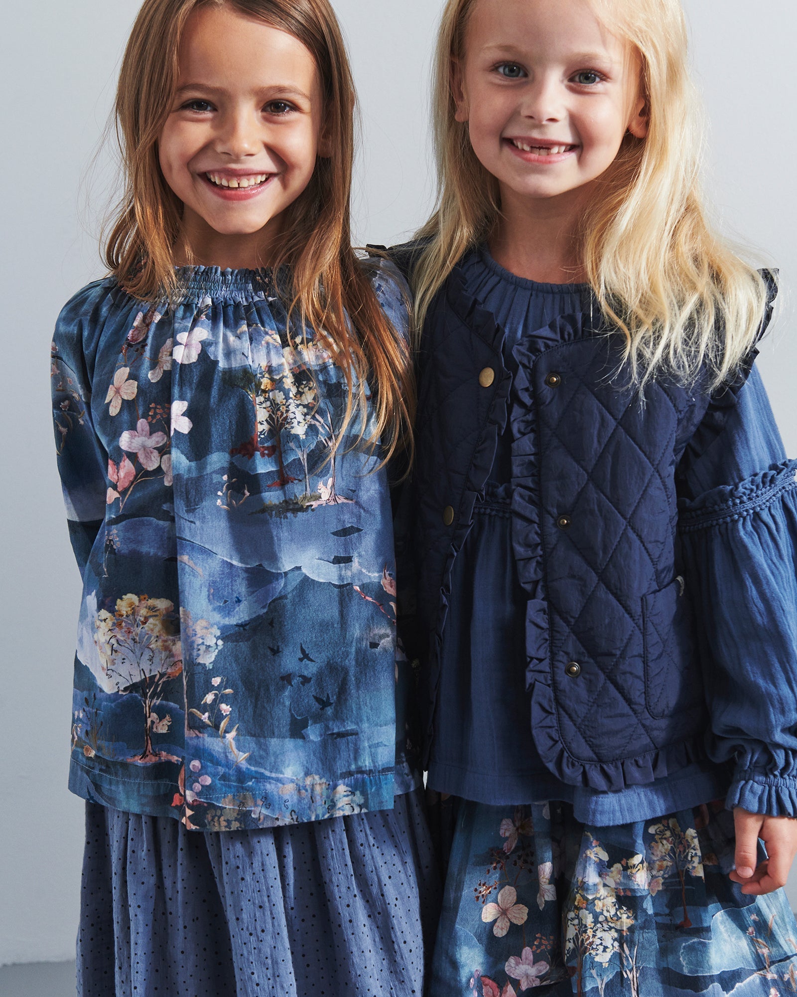 Vatteret vest med flæser - Kids - Navy