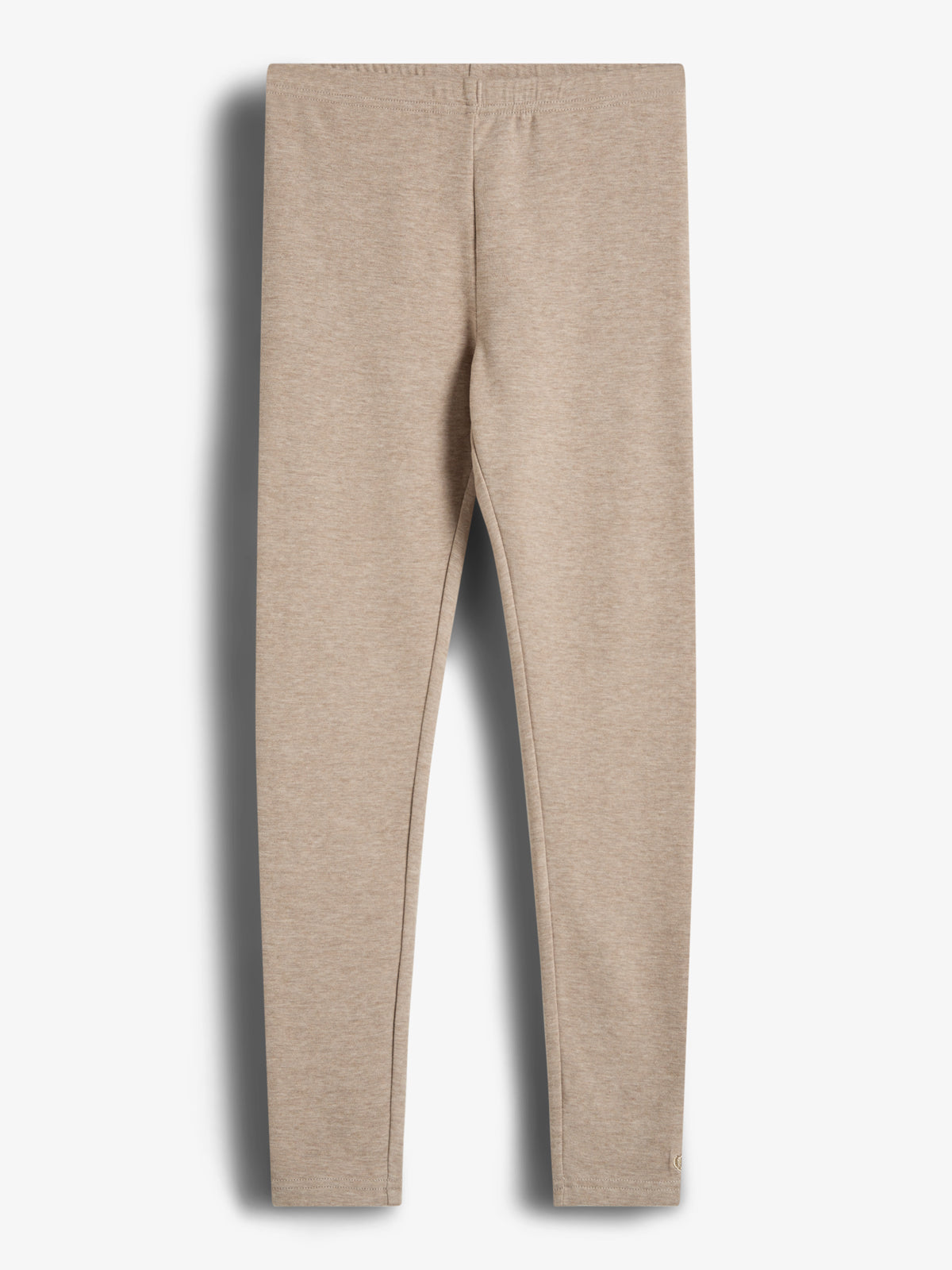 Beige leggings hænger stille mod en hvid baggrund, med enkle syninger og elastisk talje.