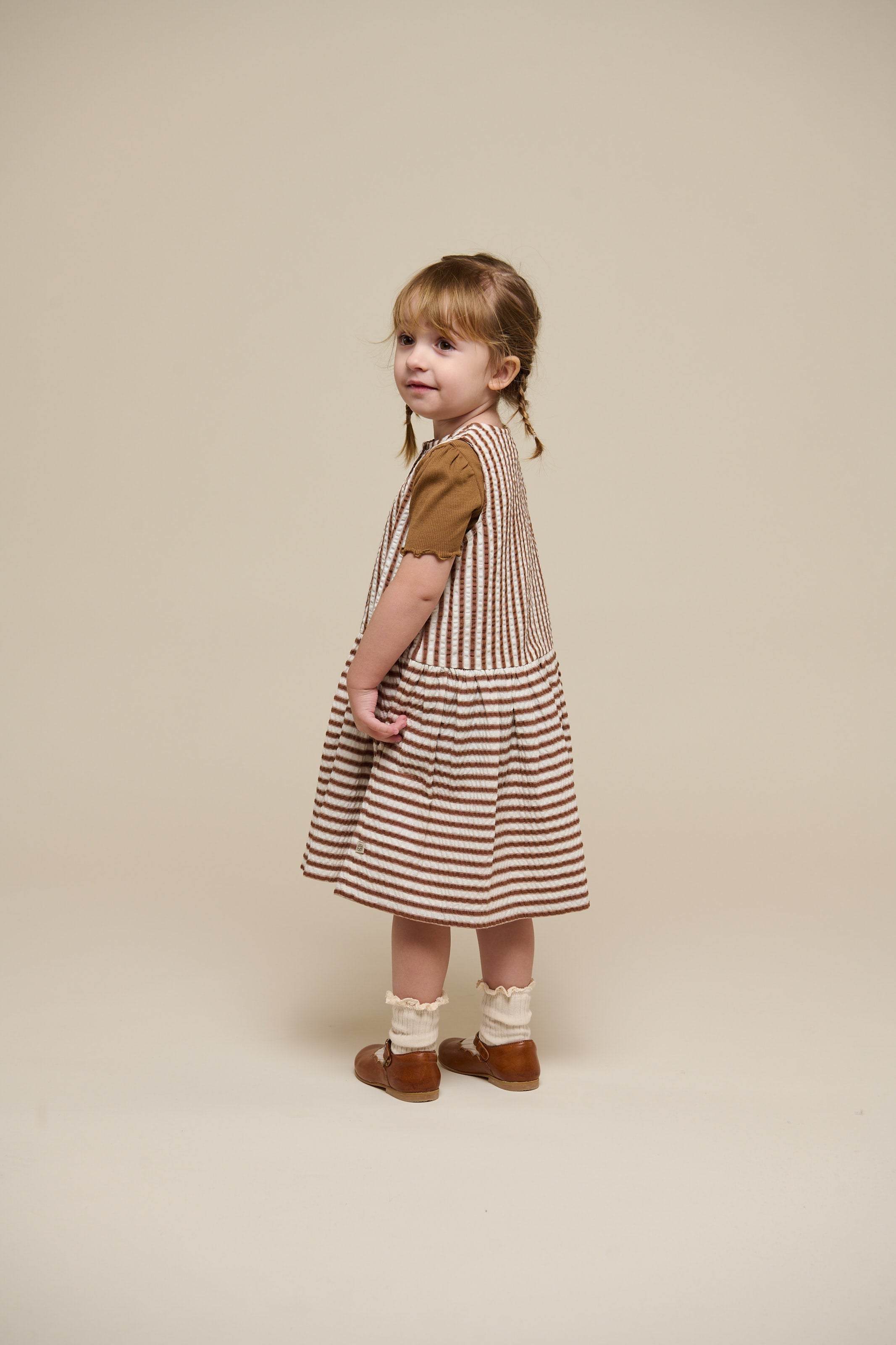 Stribet seersucker kjole - Kids - Brown | 101195 Nadia