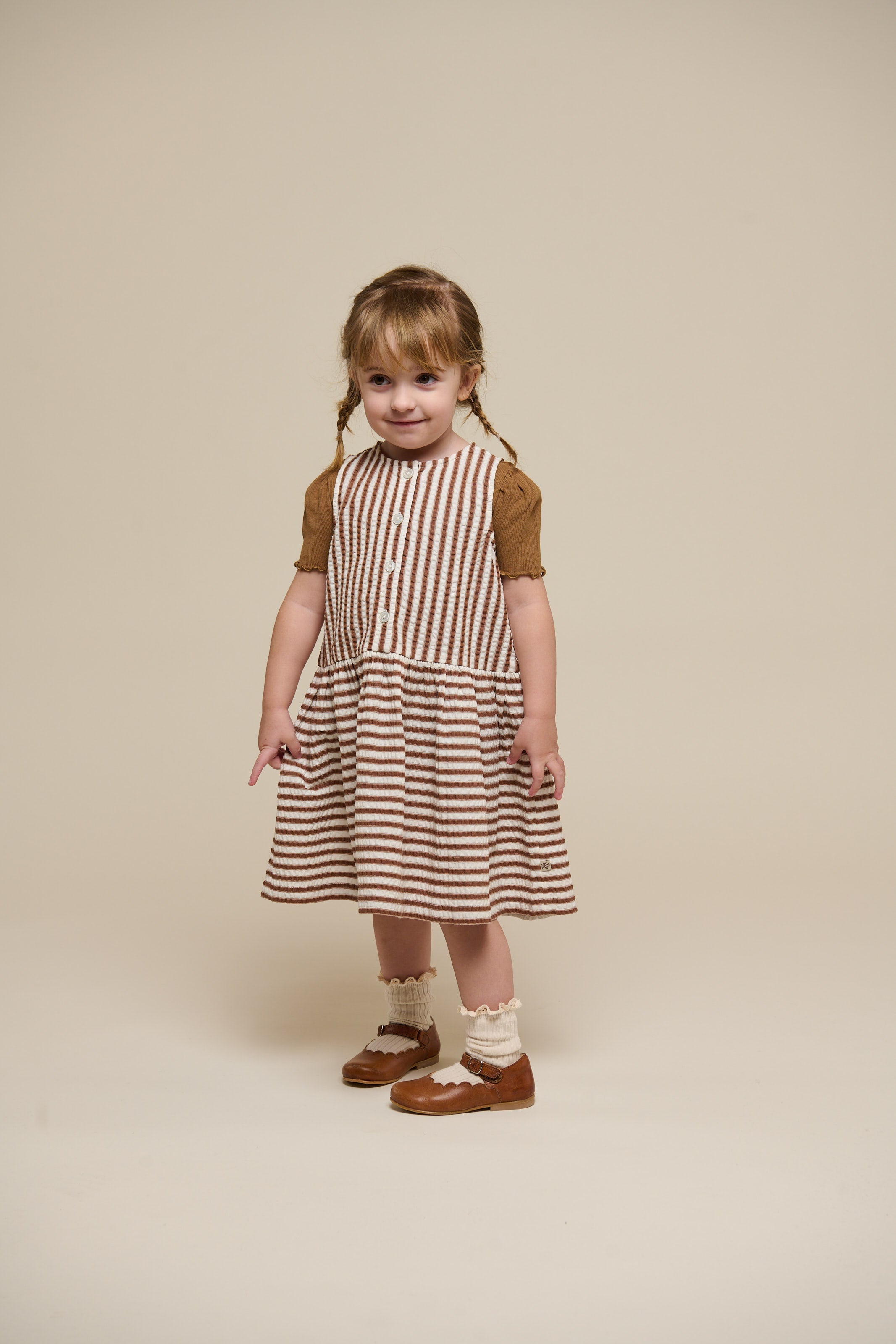 Stribet seersucker kjole - Kids - Brown | 101195 Nadia