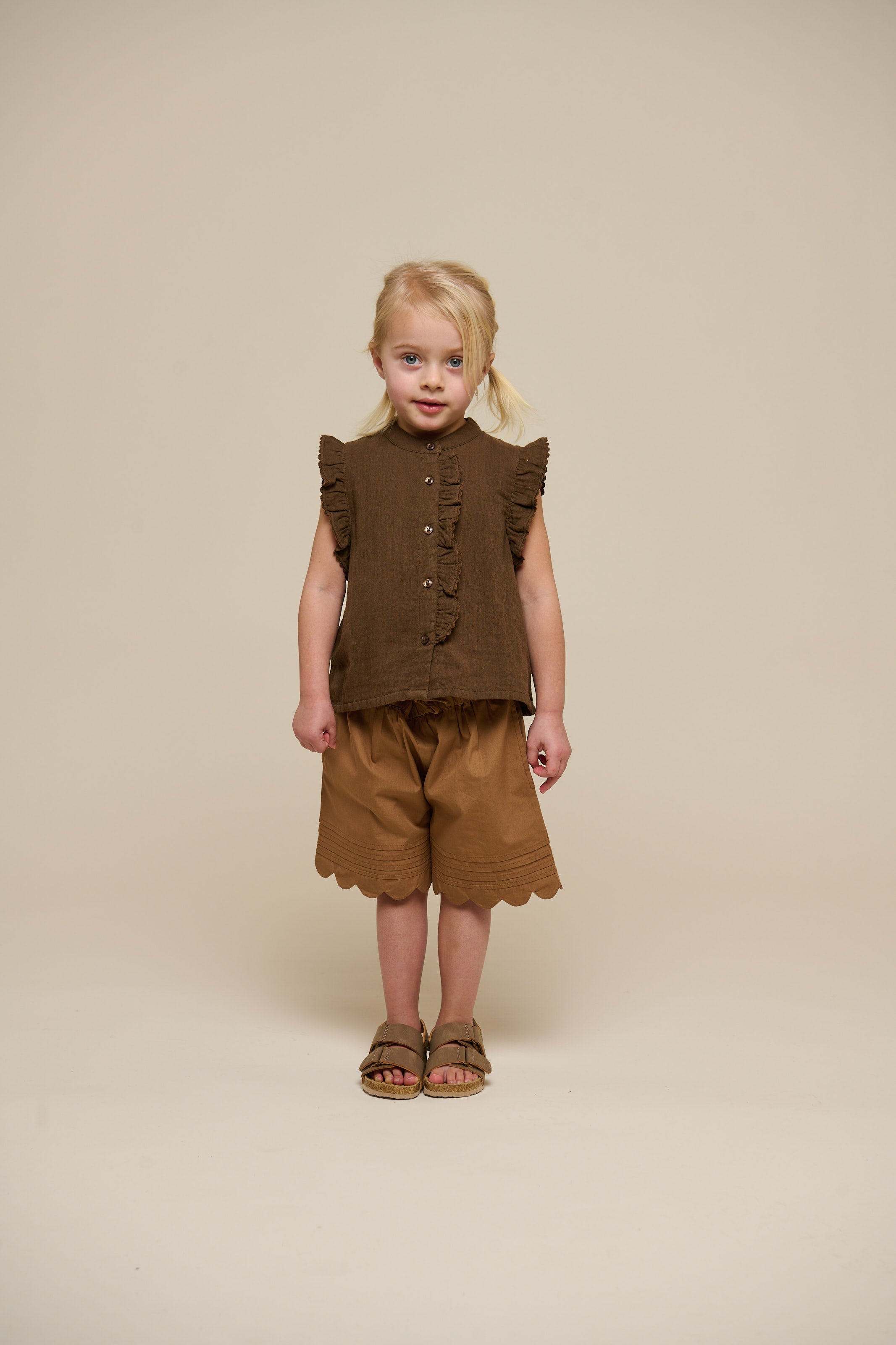 Ærmeløs top i musselin - Kids - Dark Brown | 100928 Jasmine