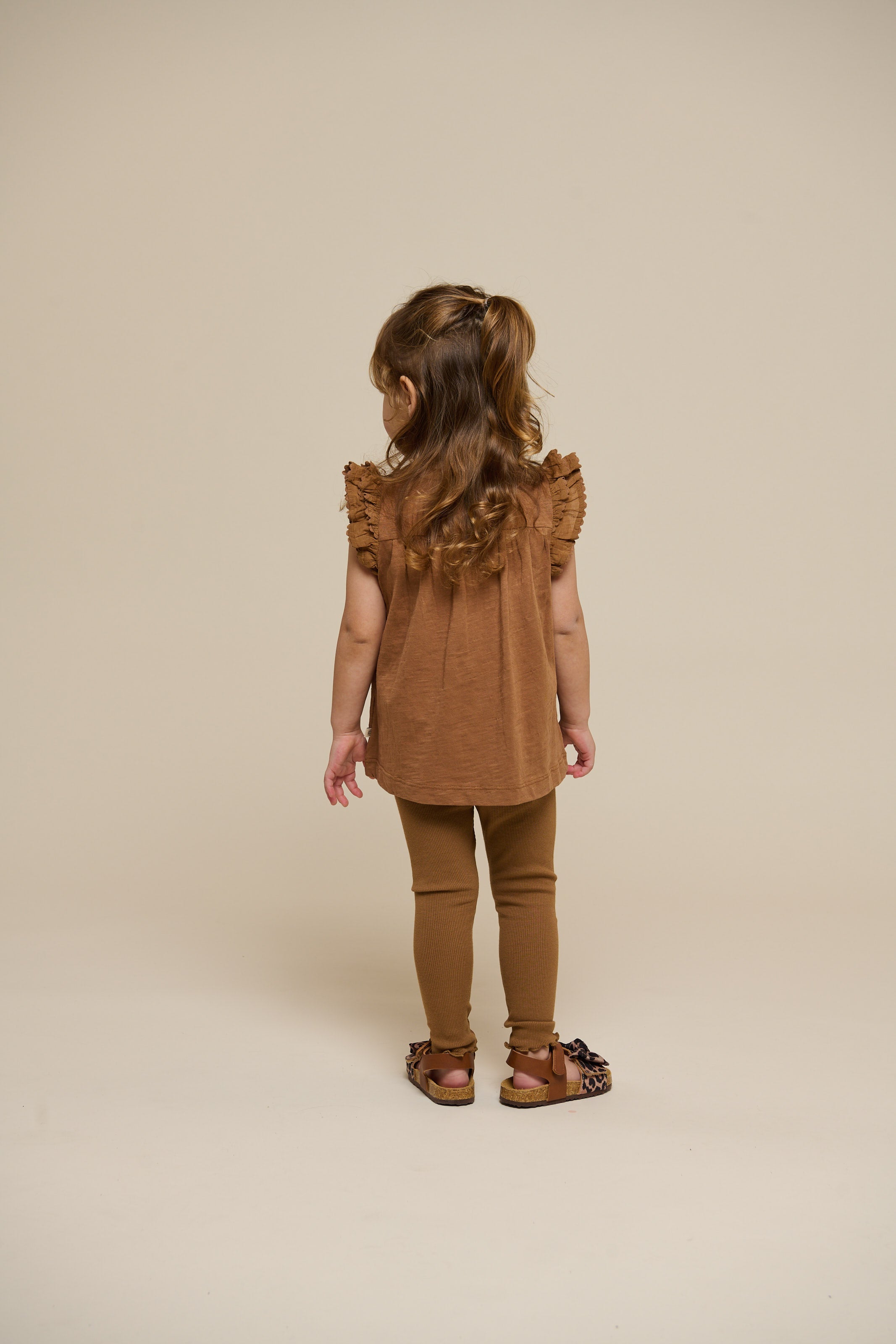 Jerseybluse med bølgebånd og flæse - Kids - Coconut | 101041 Gabriella