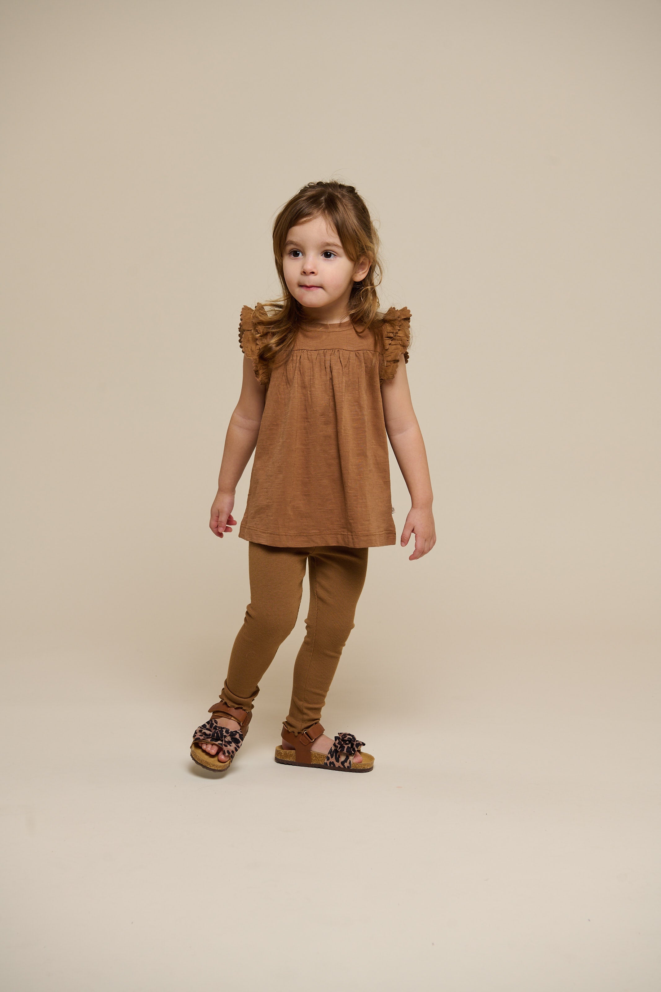 Jerseybluse med bølgebånd og flæse - Kids - Coconut | 101041 Gabriella
