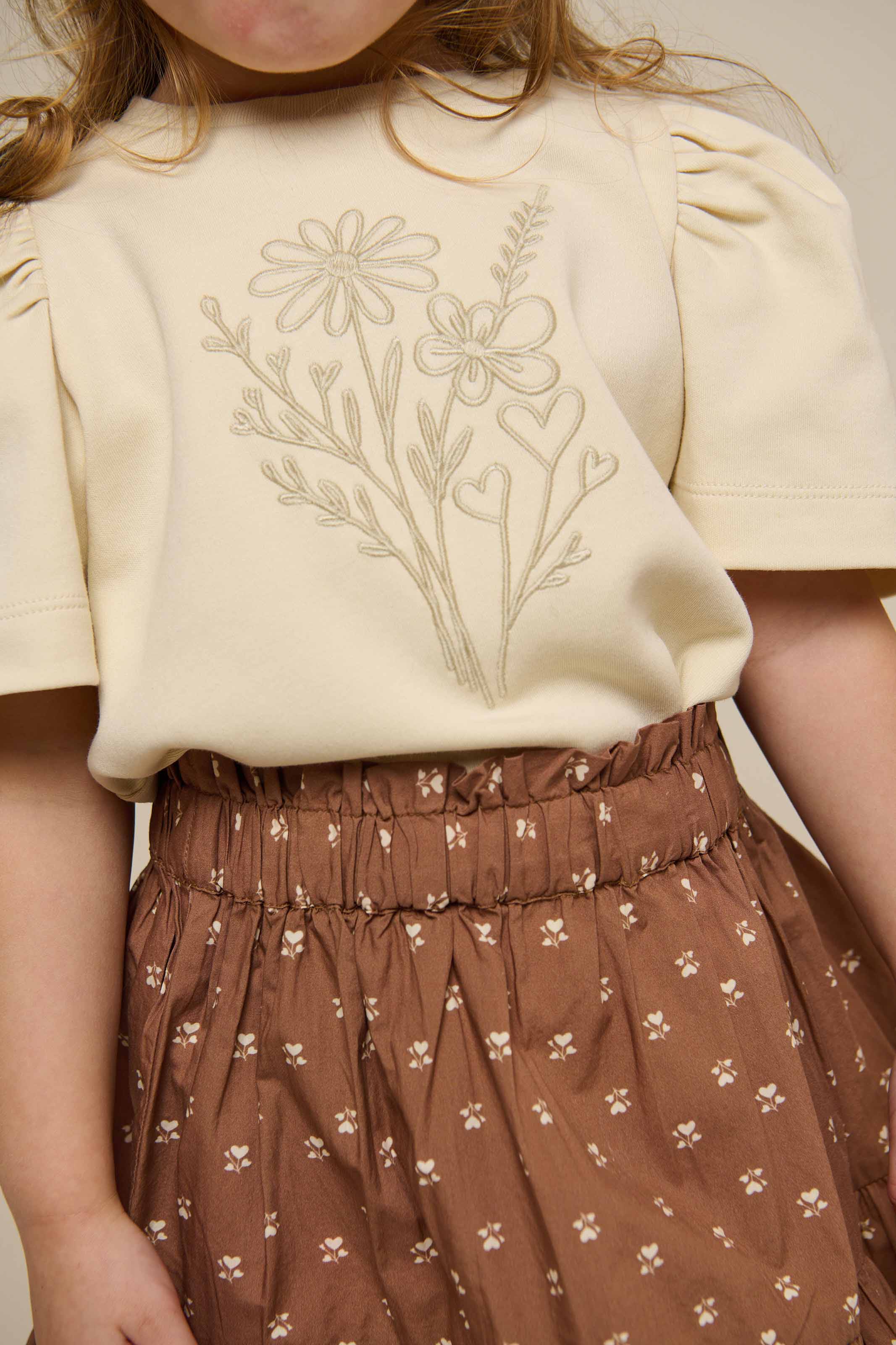 T-shirt med broderi - Kids - Offwhite | 101235 Amanda