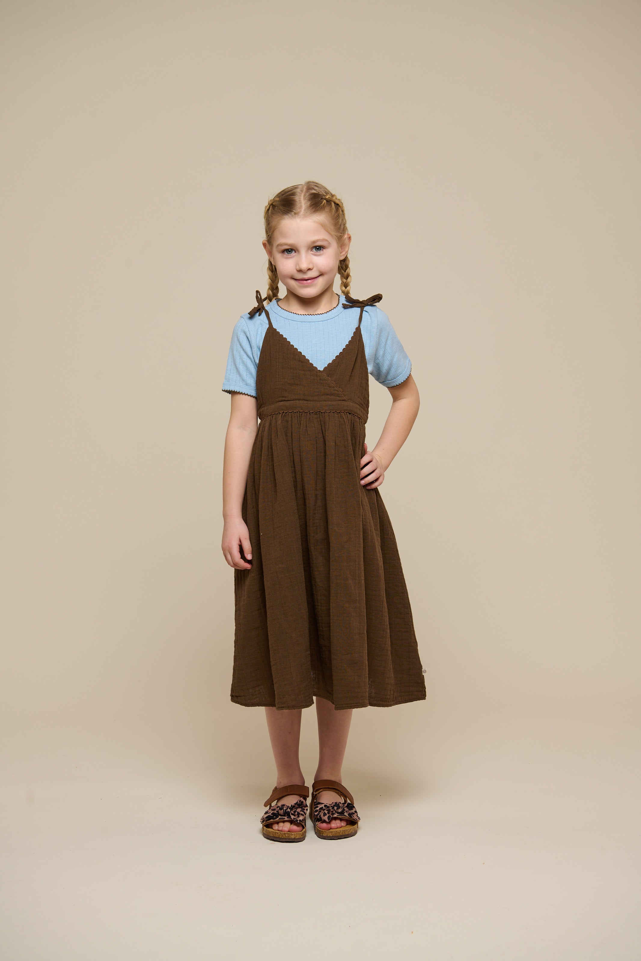 Stropkjole i musselin - Tween - Dark Brown | 100910 Jasmine