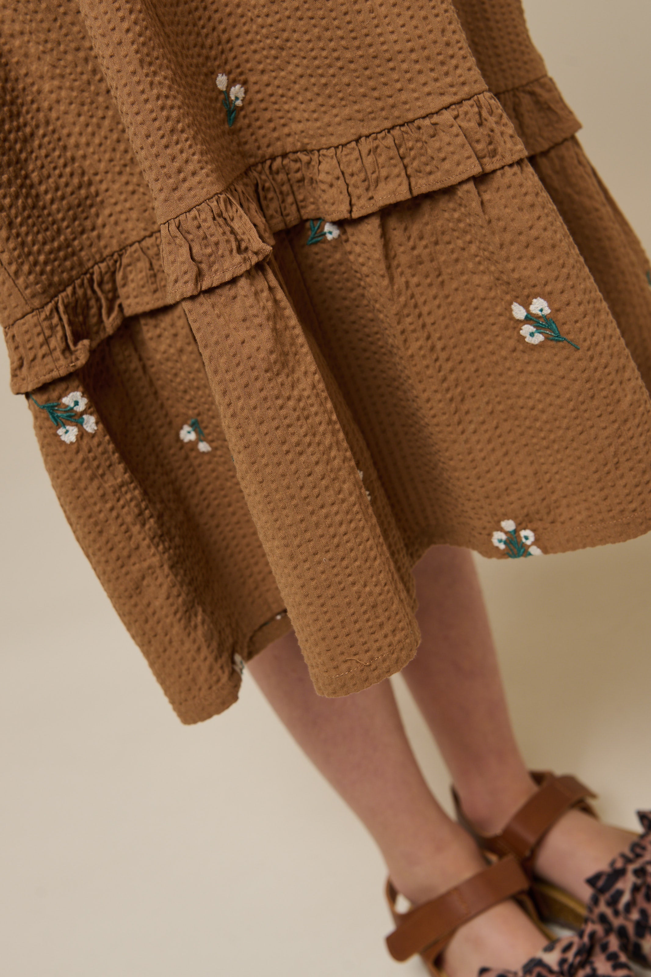 Broderet seersucker kjole - Tween - Coconut | 100979 Nora