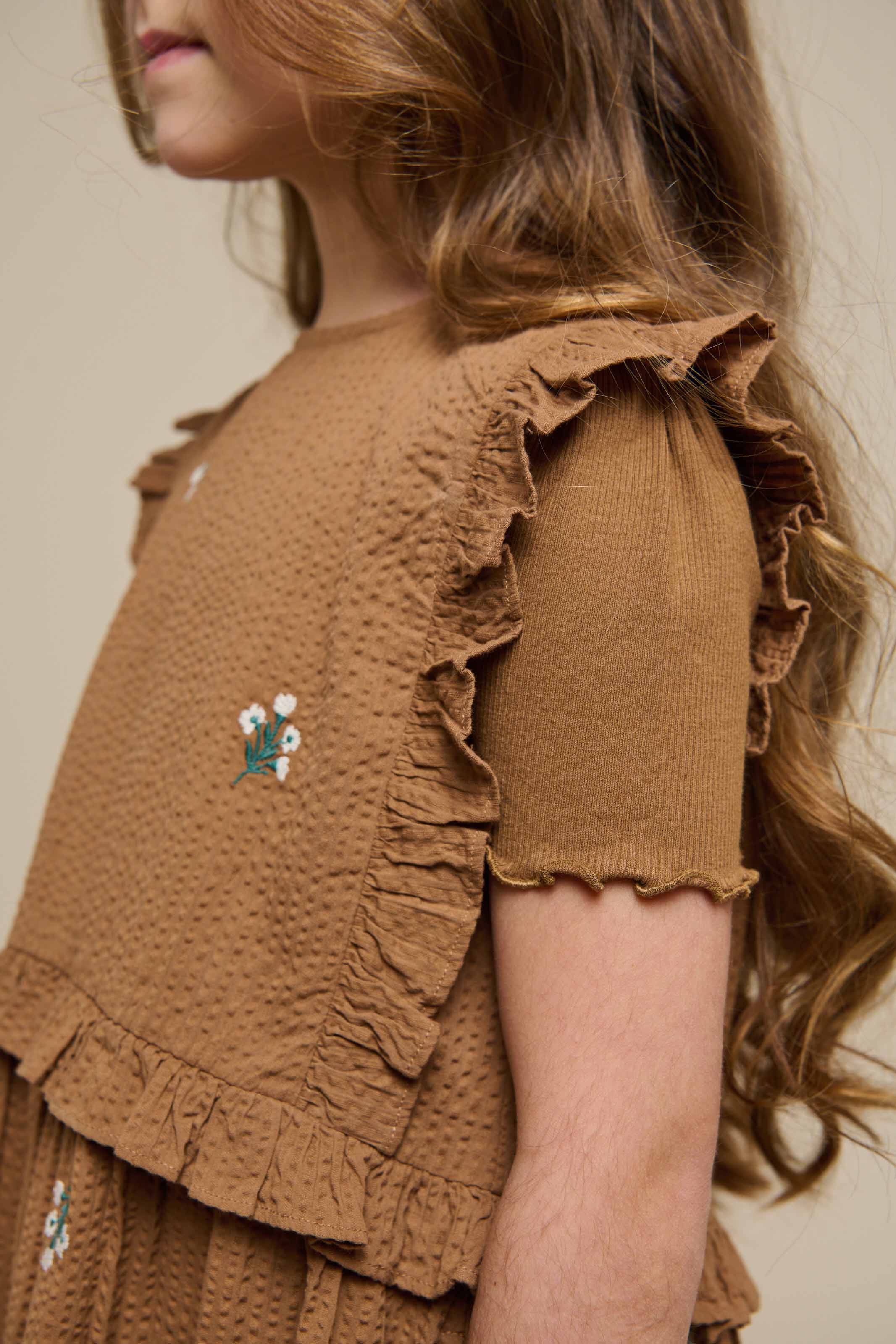 Broderet seersucker kjole - Tween - Coconut | 100979 Nora