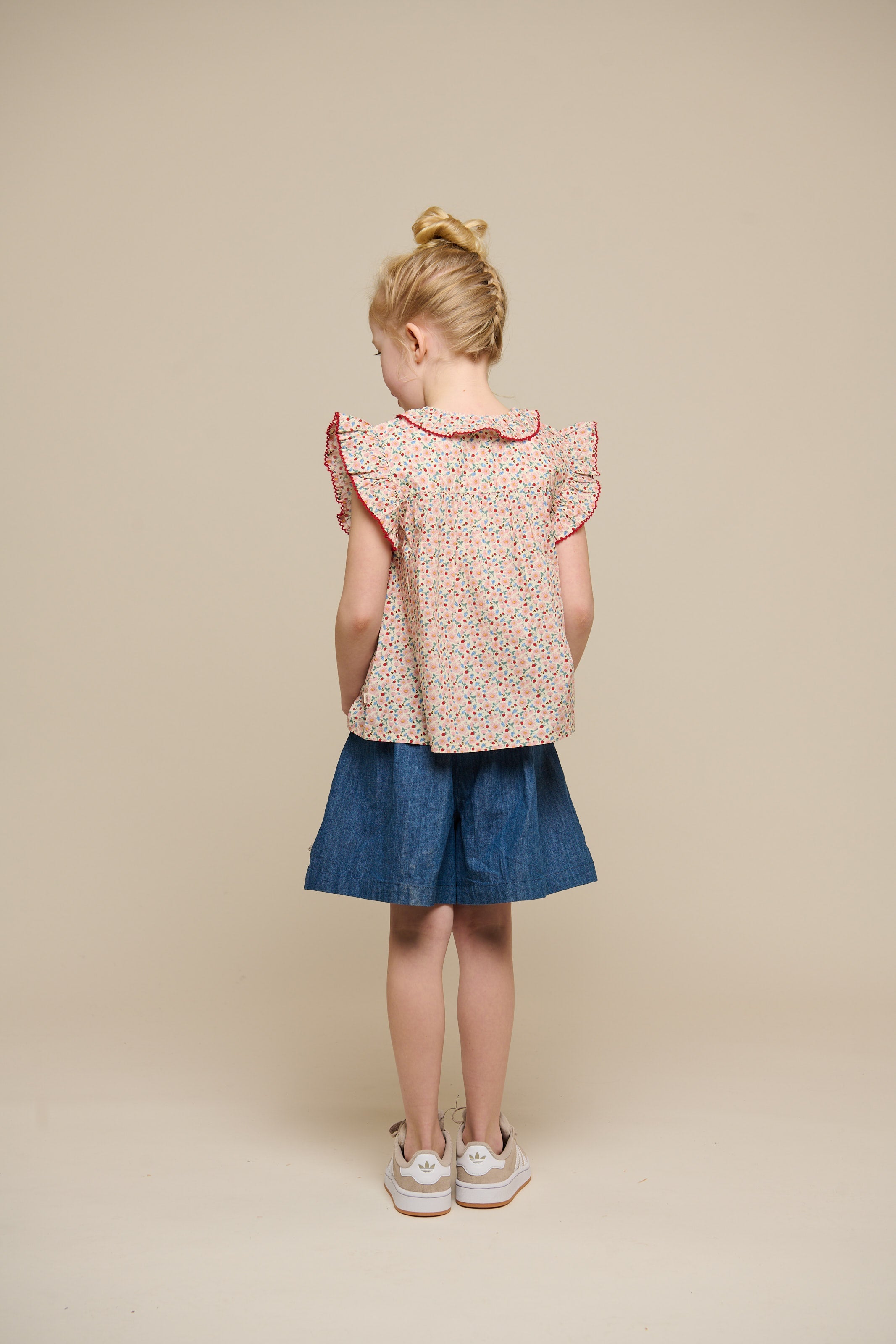 Poplintop med blomsterprint og flæse - Tween - Rose | 100949 Poppy