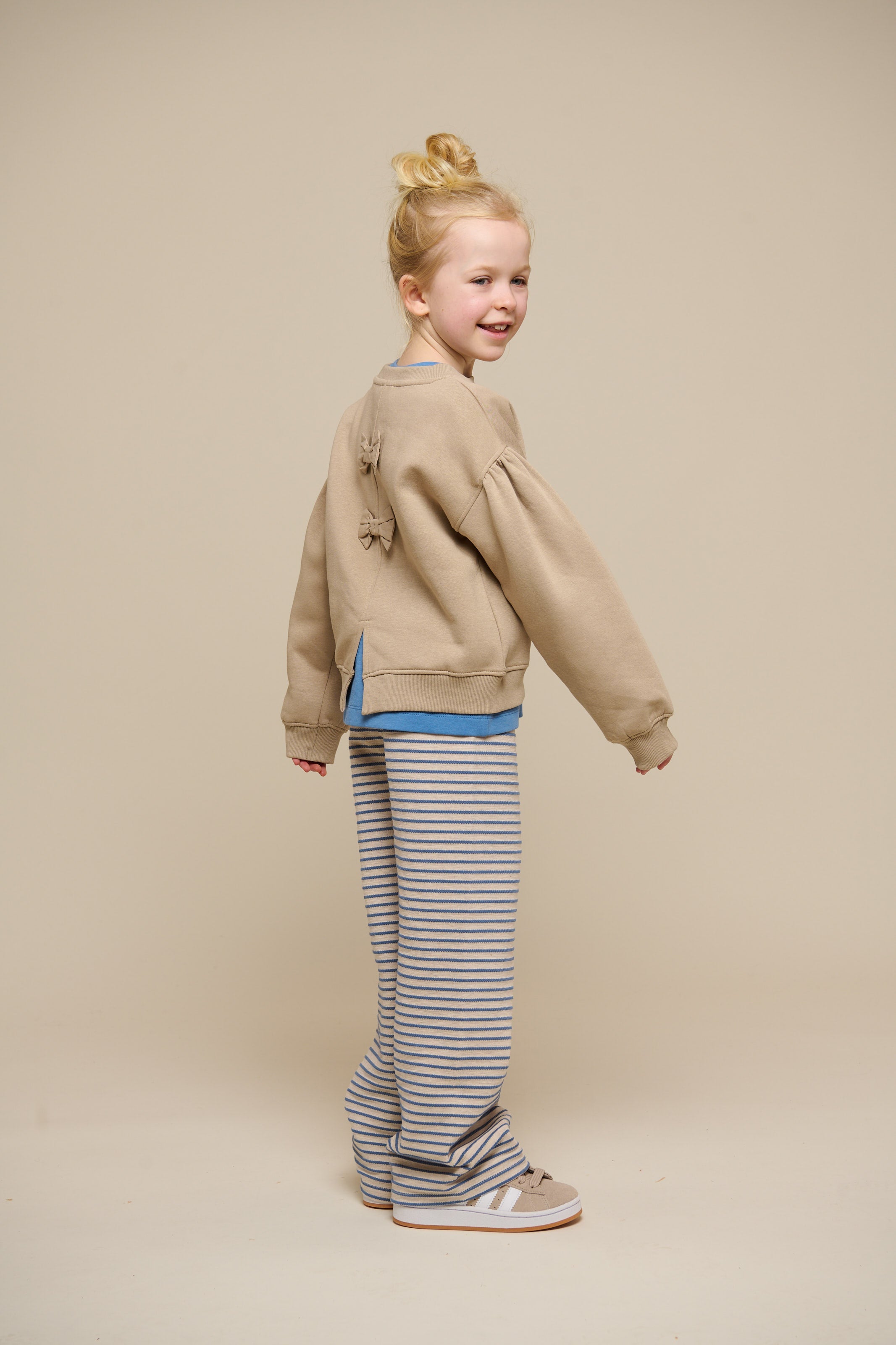 Sweatshirt med sløjfedetaljer - Tween - Caffe Latte | 100817 Ruth