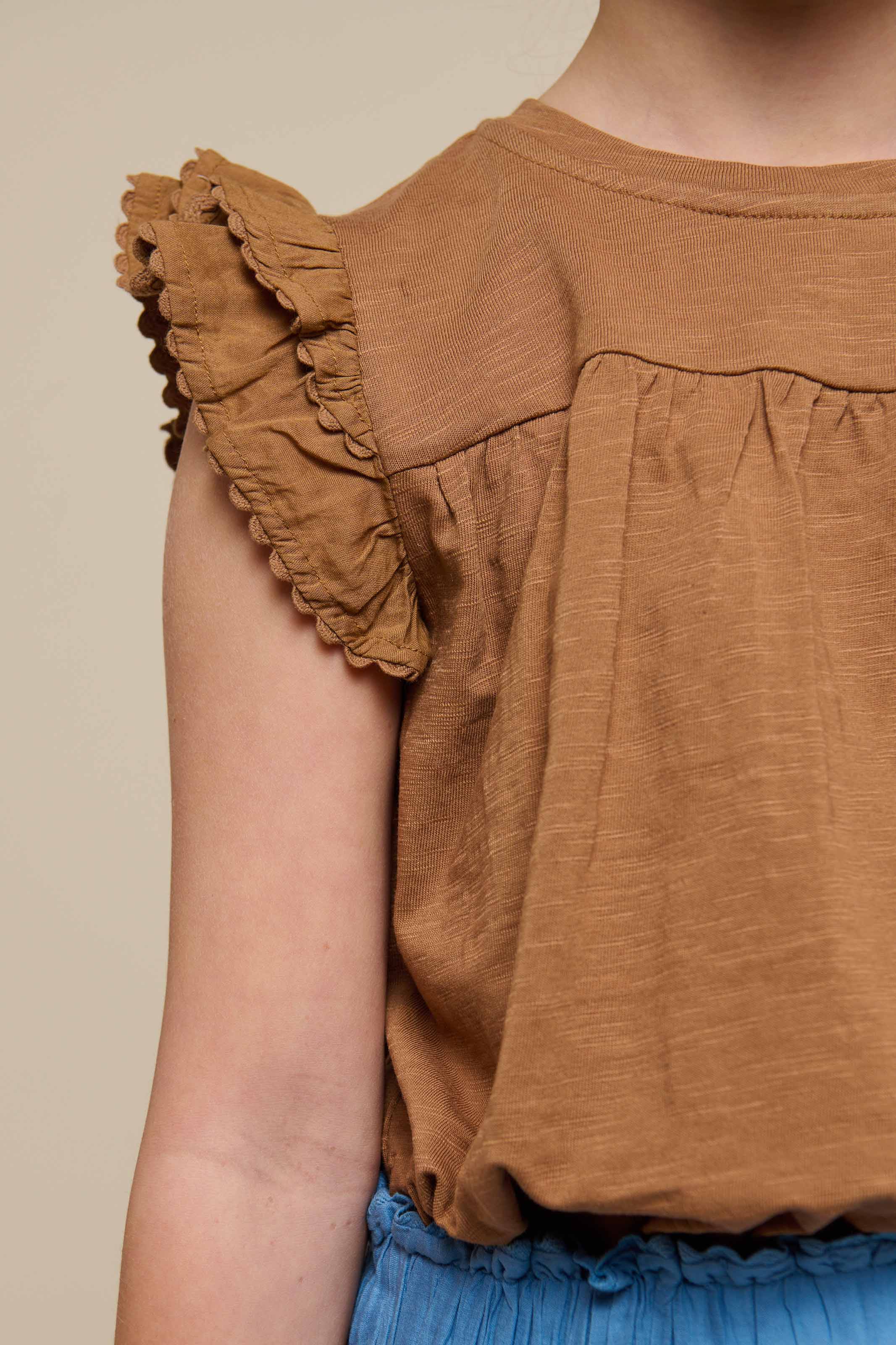 Jerseybluse med bølgebånd og flæse - Tween - Coconut | 101072 Gabriella