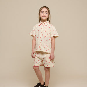 Skjorte og shortssæt i musselin med print - Tween - Offwhite/Cherry Red | 100973 Fiona