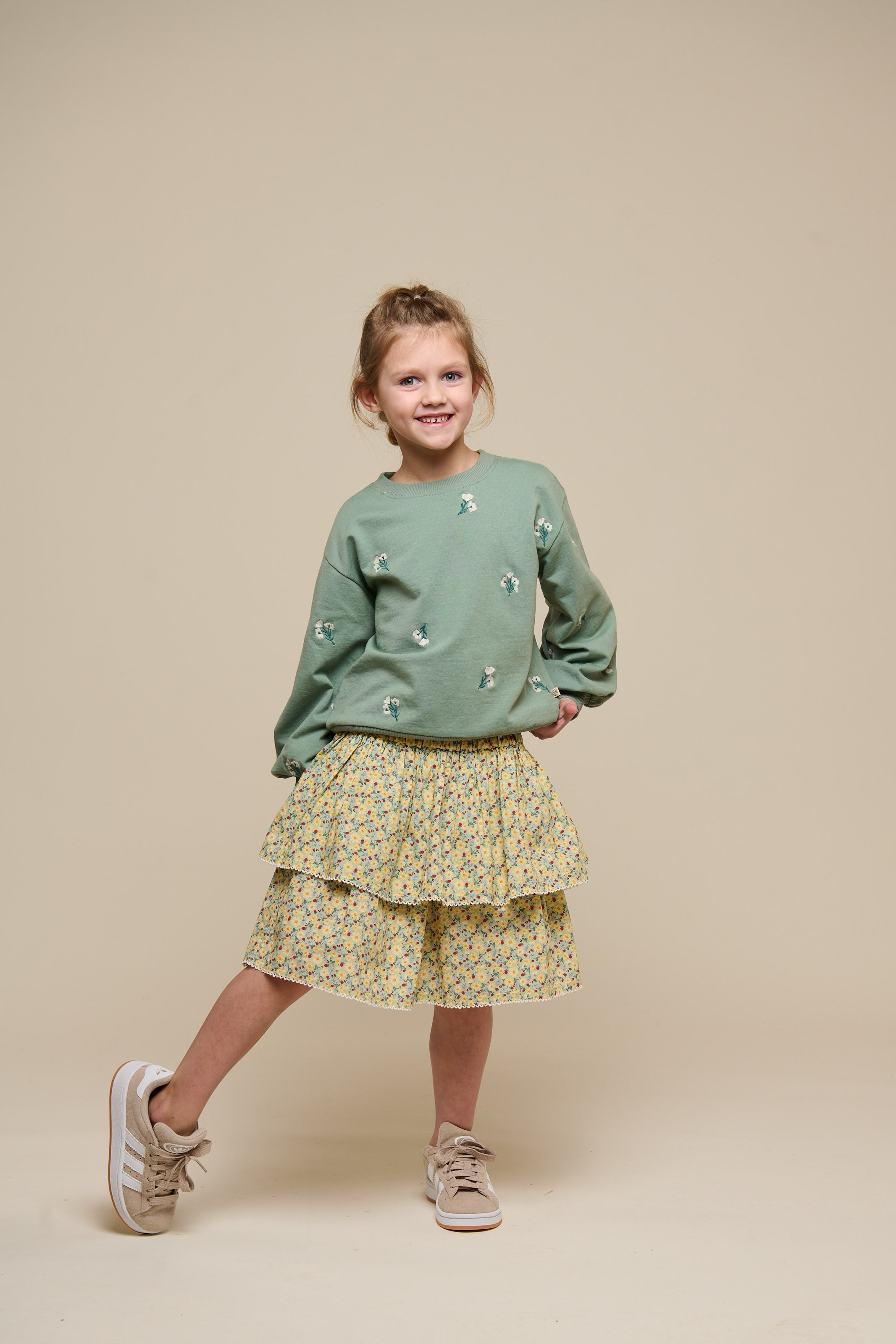 Broderet crewneck sweatshirt - Tween - Dusty Green | 101212 Kimber