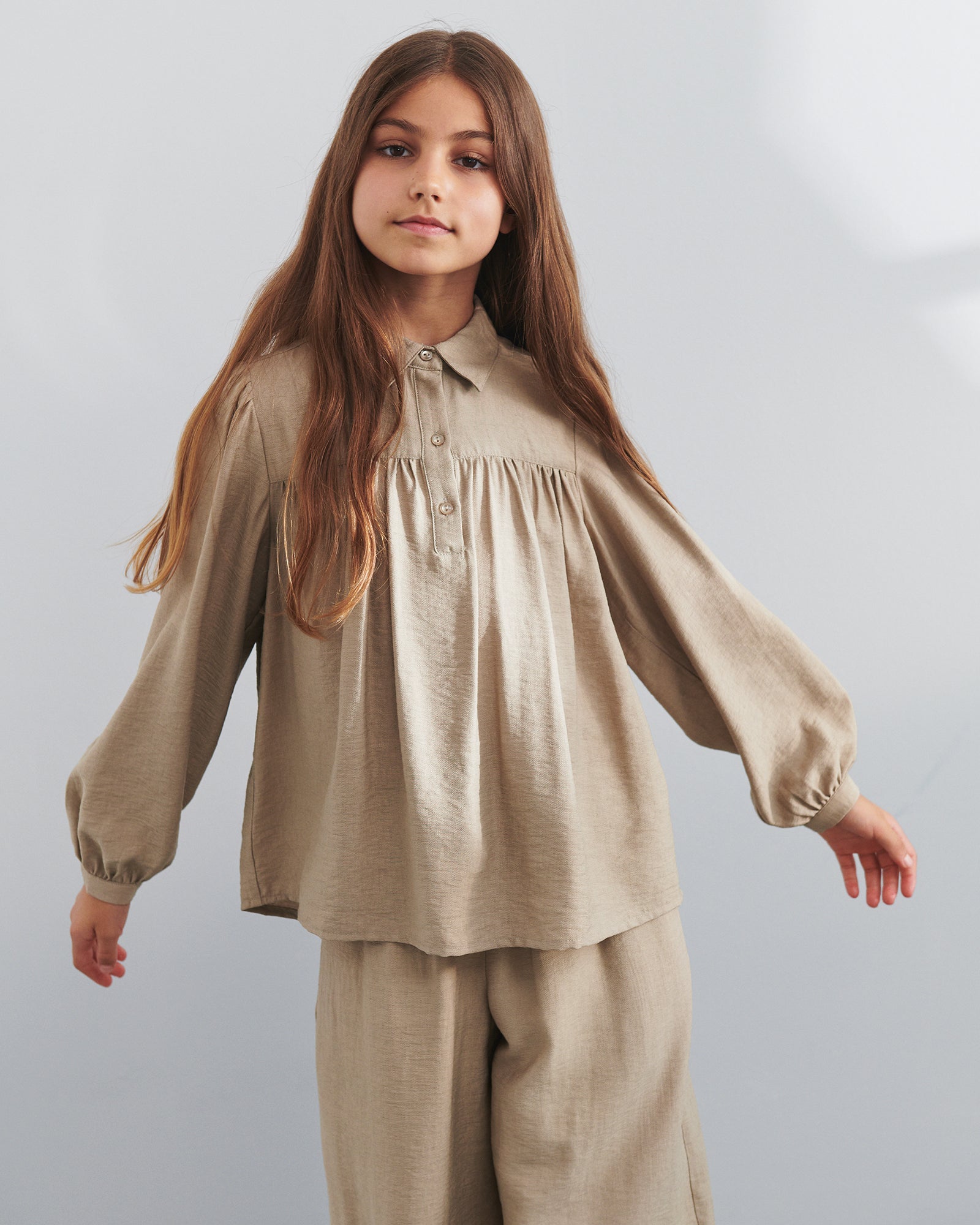 Bluse med skjortekrave - Tweens - Dark Beige