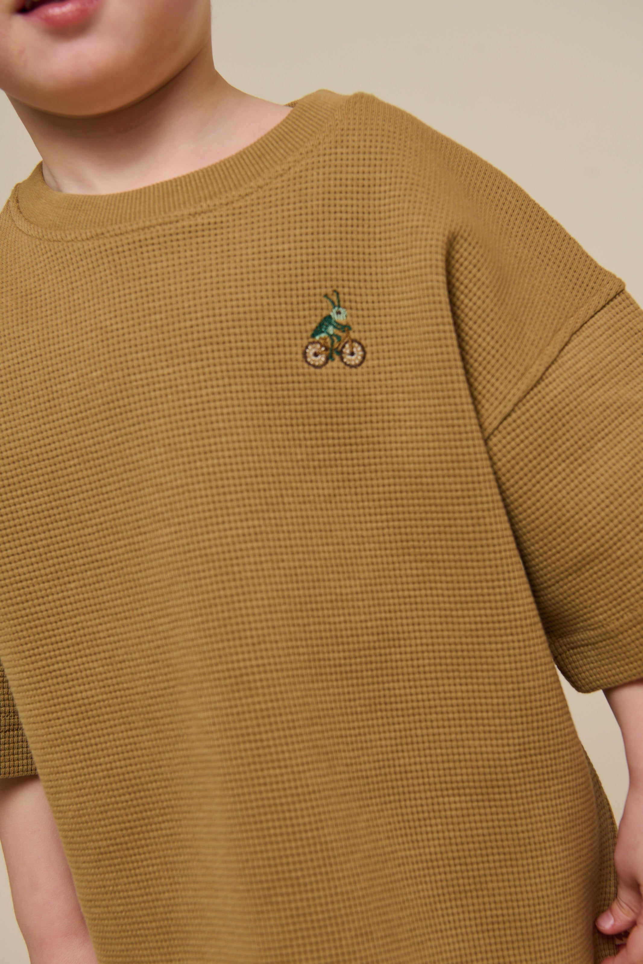 Vaffelstrikket T-shirt - Kids - Khaki | 101148 Evan