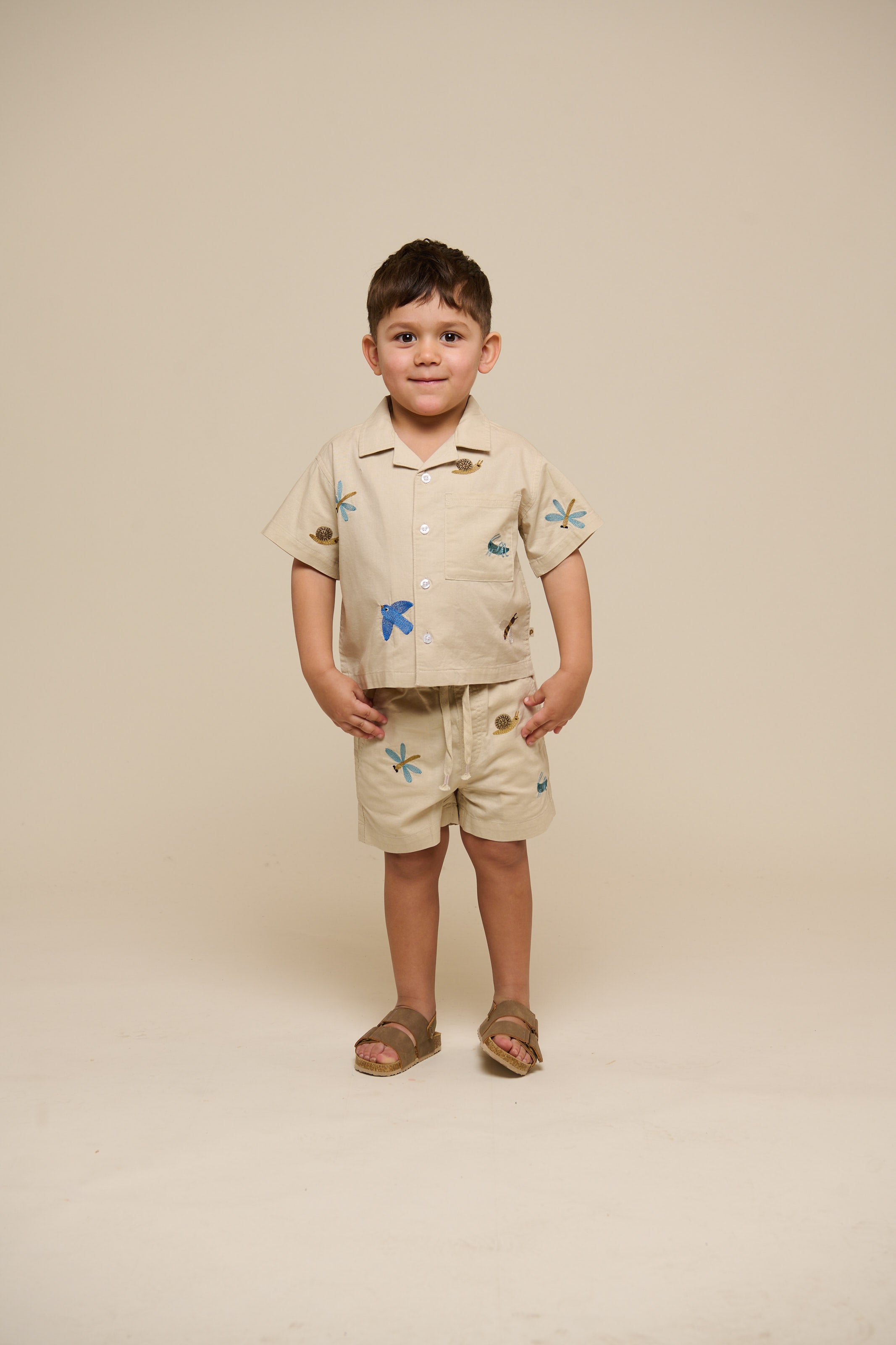 Broderet kortærmet bomuldsskjorte - Kids - Light Beige | 101061 Erik