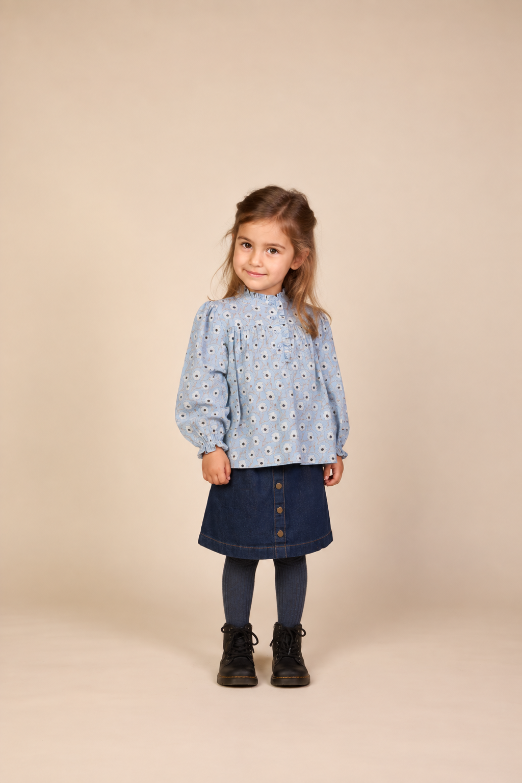 Blomstret bomuldsbluse med stolpelukning Kids - Blue/Brown | 101435 Nova