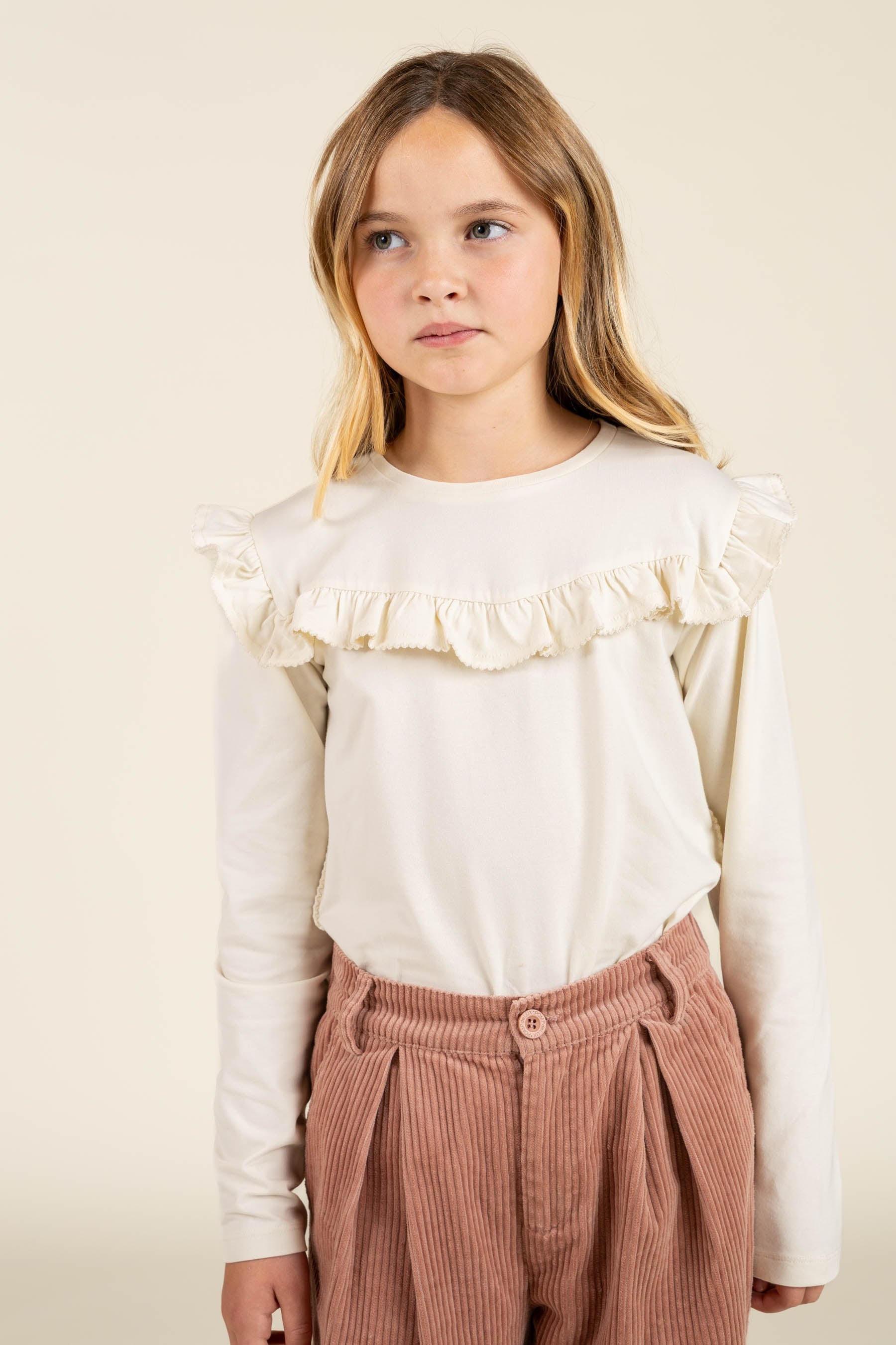 Jersey-bluse med flæser - Tween - Off White | 100863 Talia