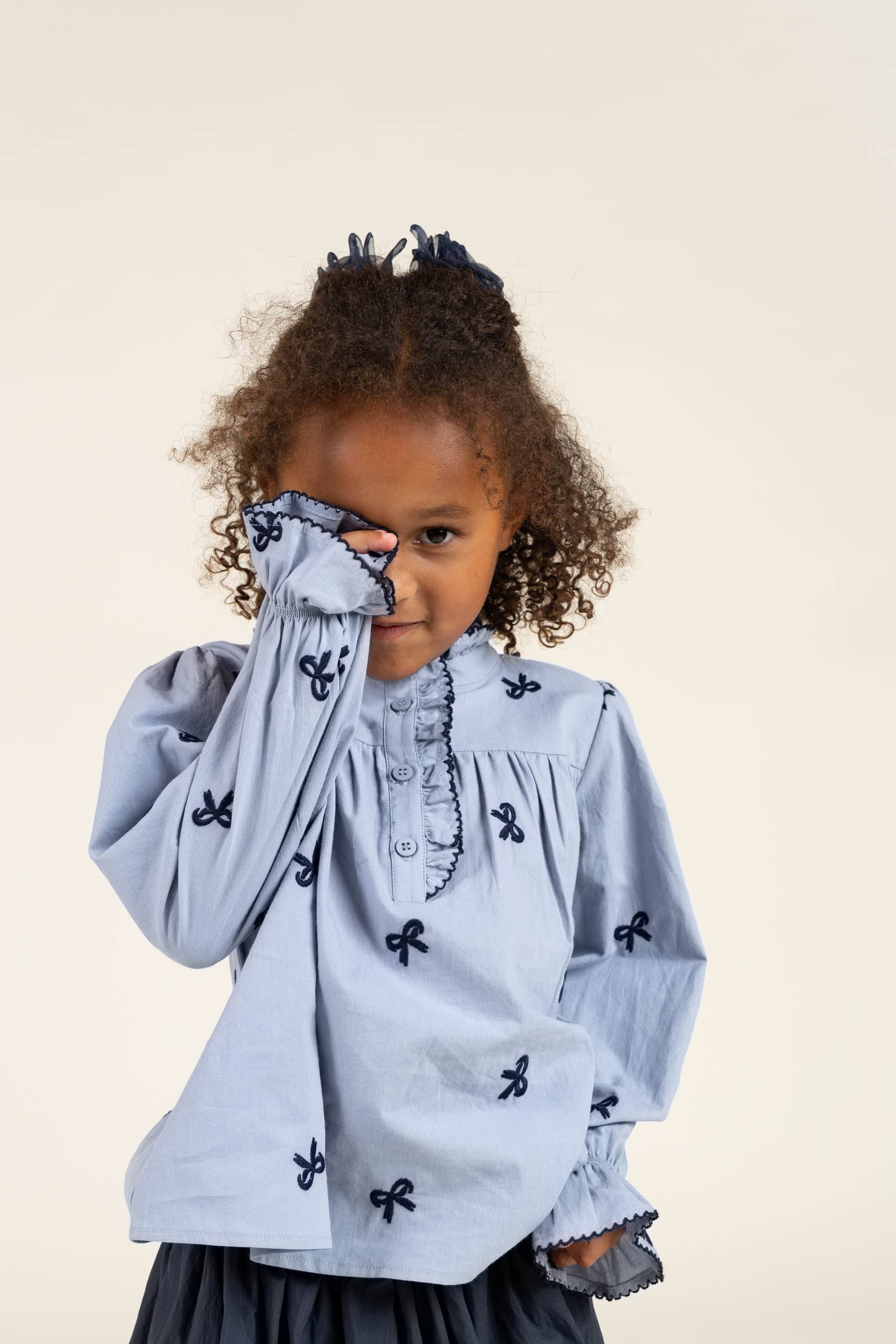 Poplin-bluse med broderi - Kids - Blue | 100675 Adison