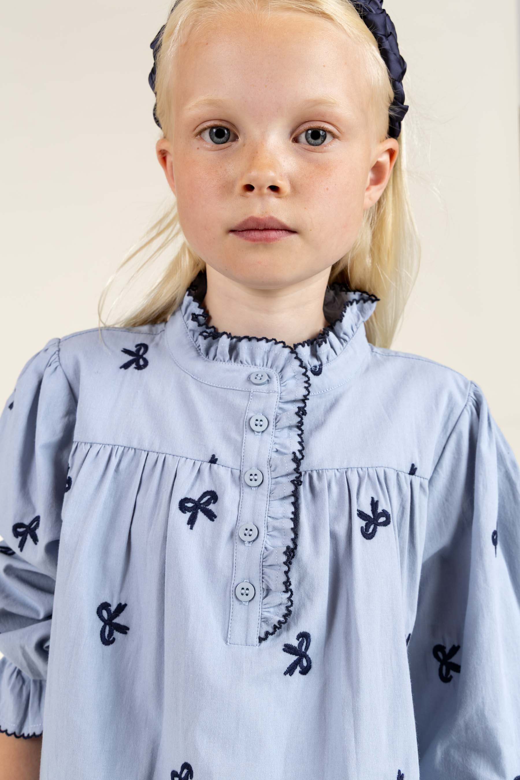 Poplin-bluse med broderi - Tween - Blue | 100676 Adison