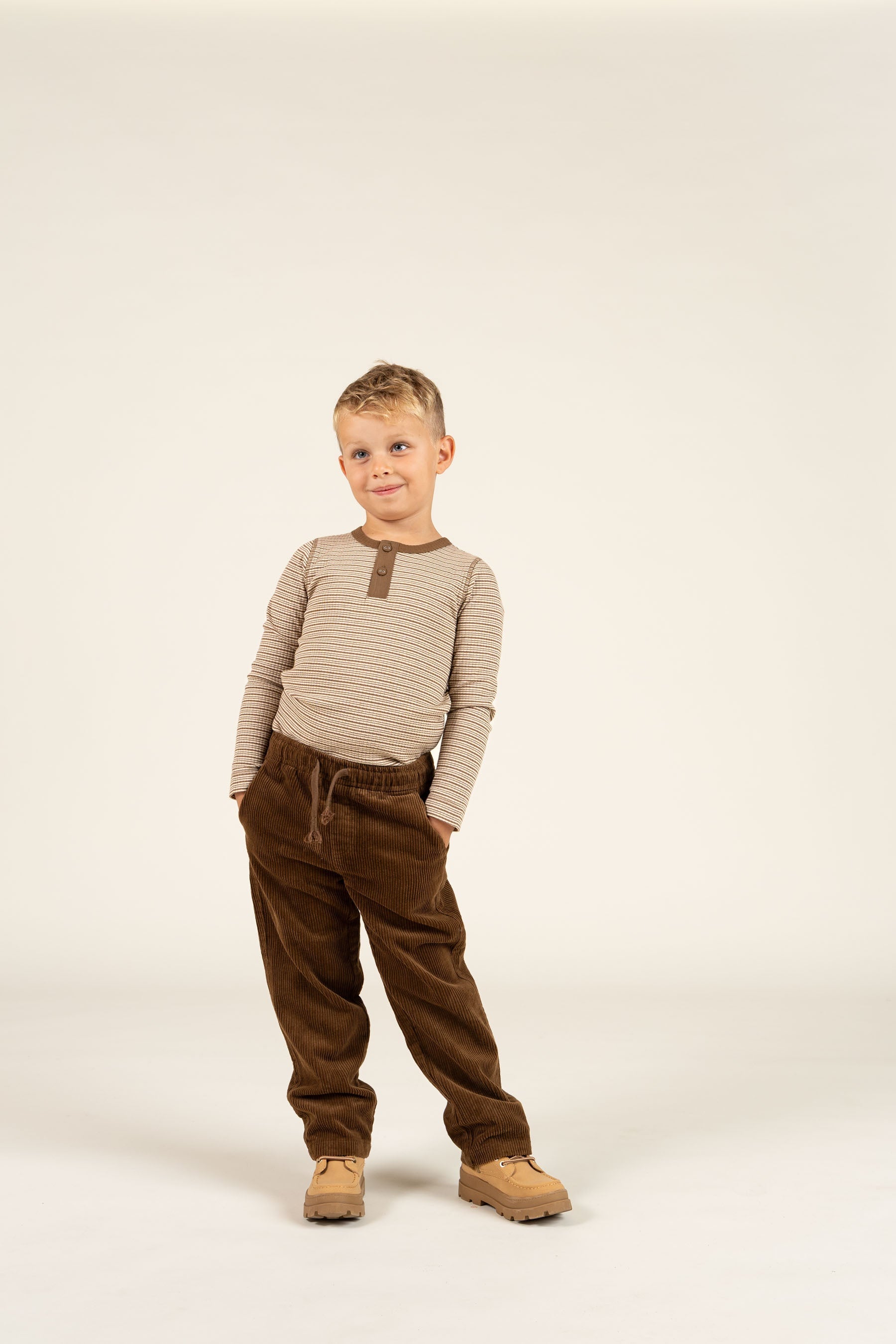 Langærmet T-shirt i Bomuldsrib - Kids - Coffee Stripe | 100564 Manson