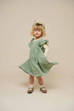 Bomuldskjole med bølgebånd og flæse - Kids - Dusty Green | 101035 Alma
