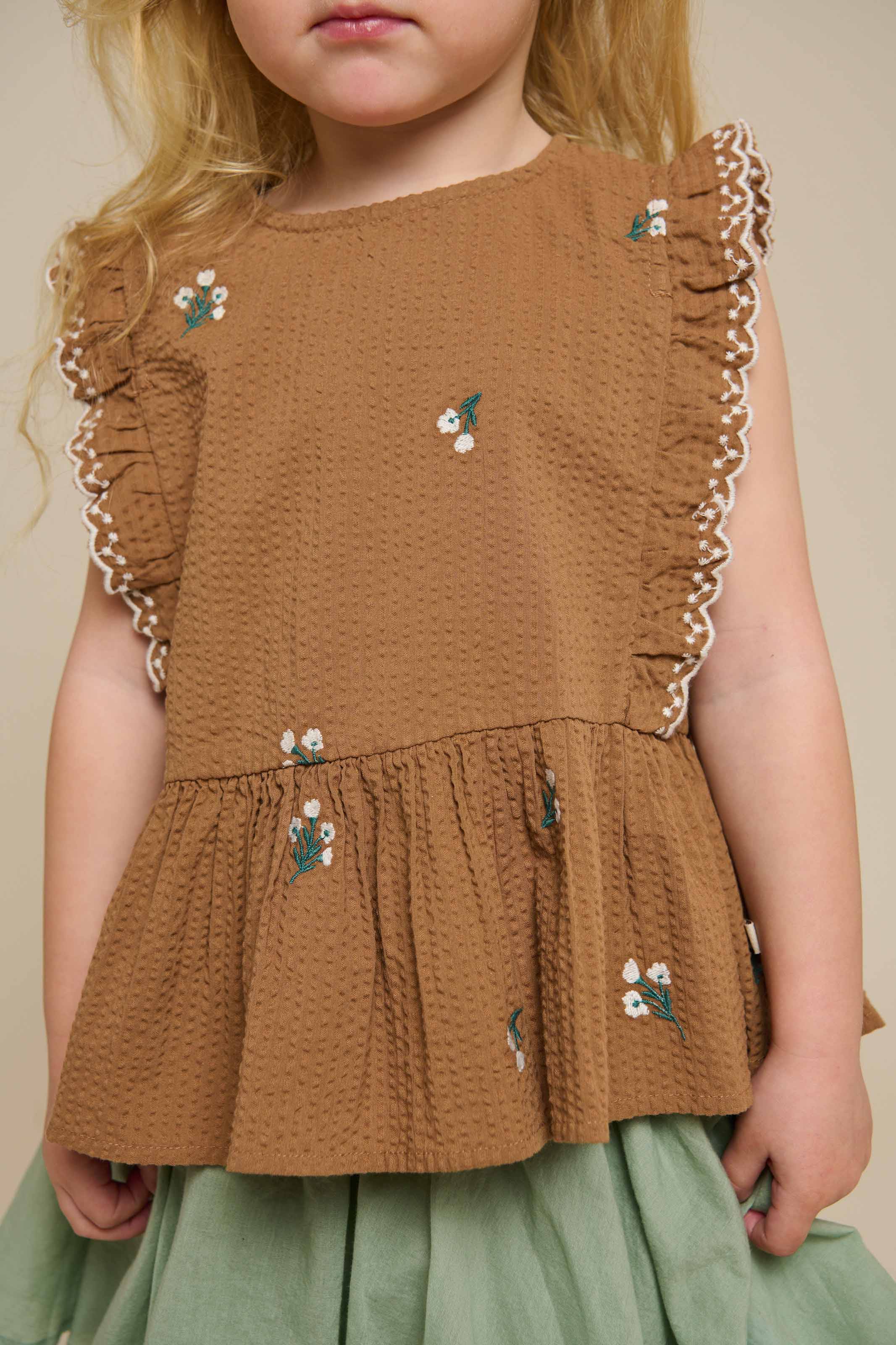 Broderet seersucker top - Kids - Coconut | 100982 Nora