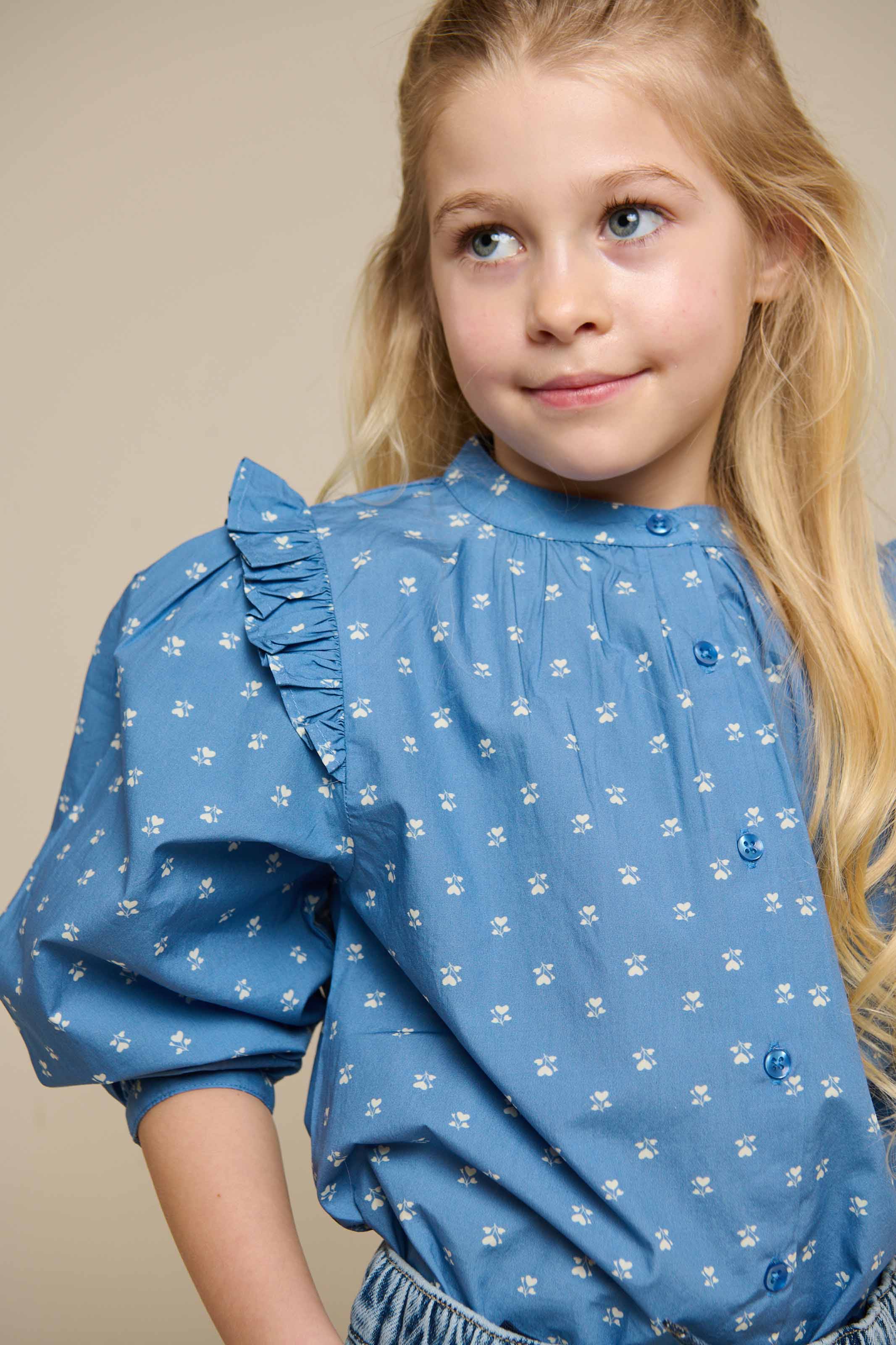 Skjortebluse i printet poplin - Tween - Dusty Blue | 101087 Camilla