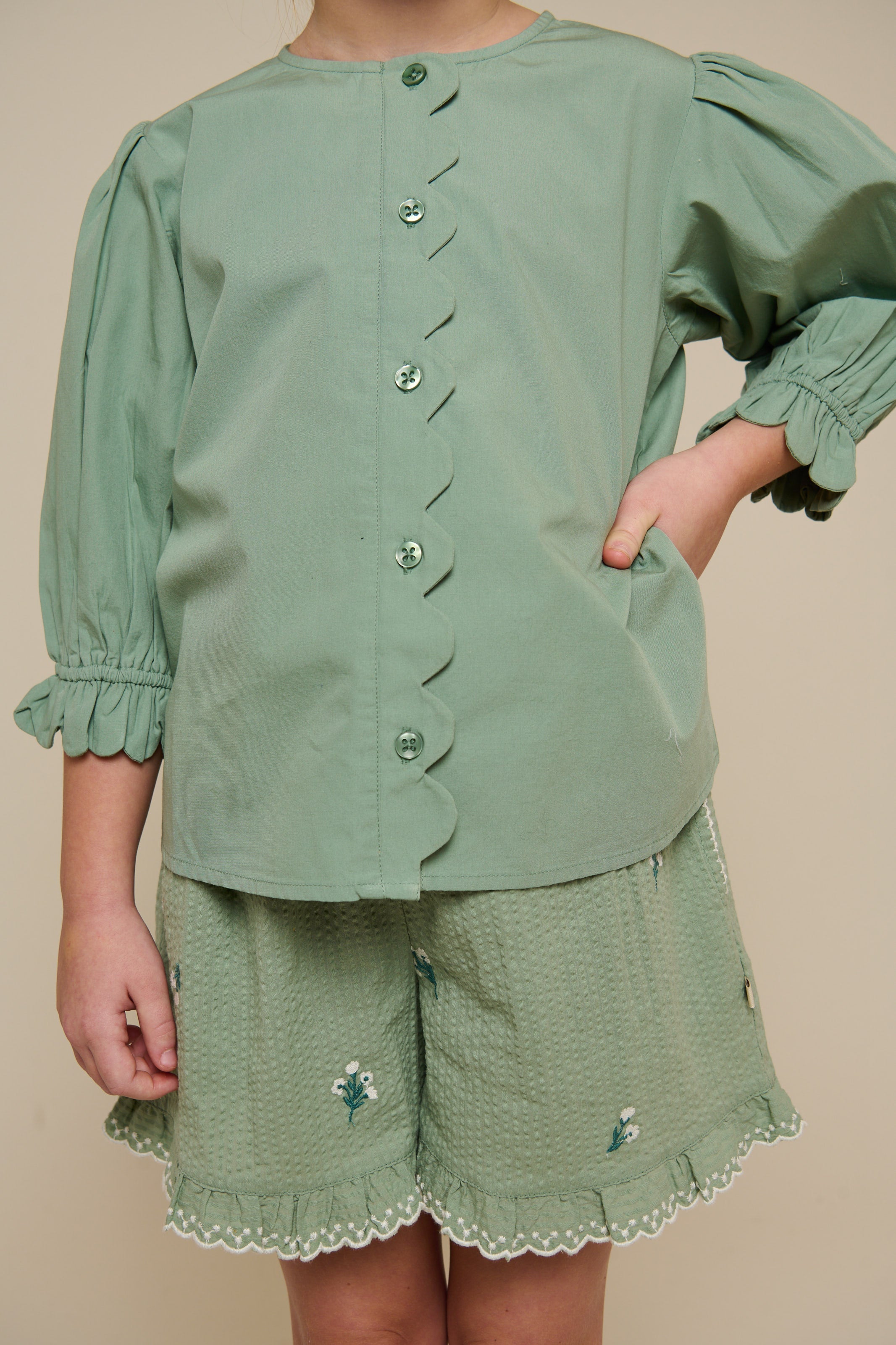 Broderede seersucker shorts - Tween - Dusty Green | 100985 Nora