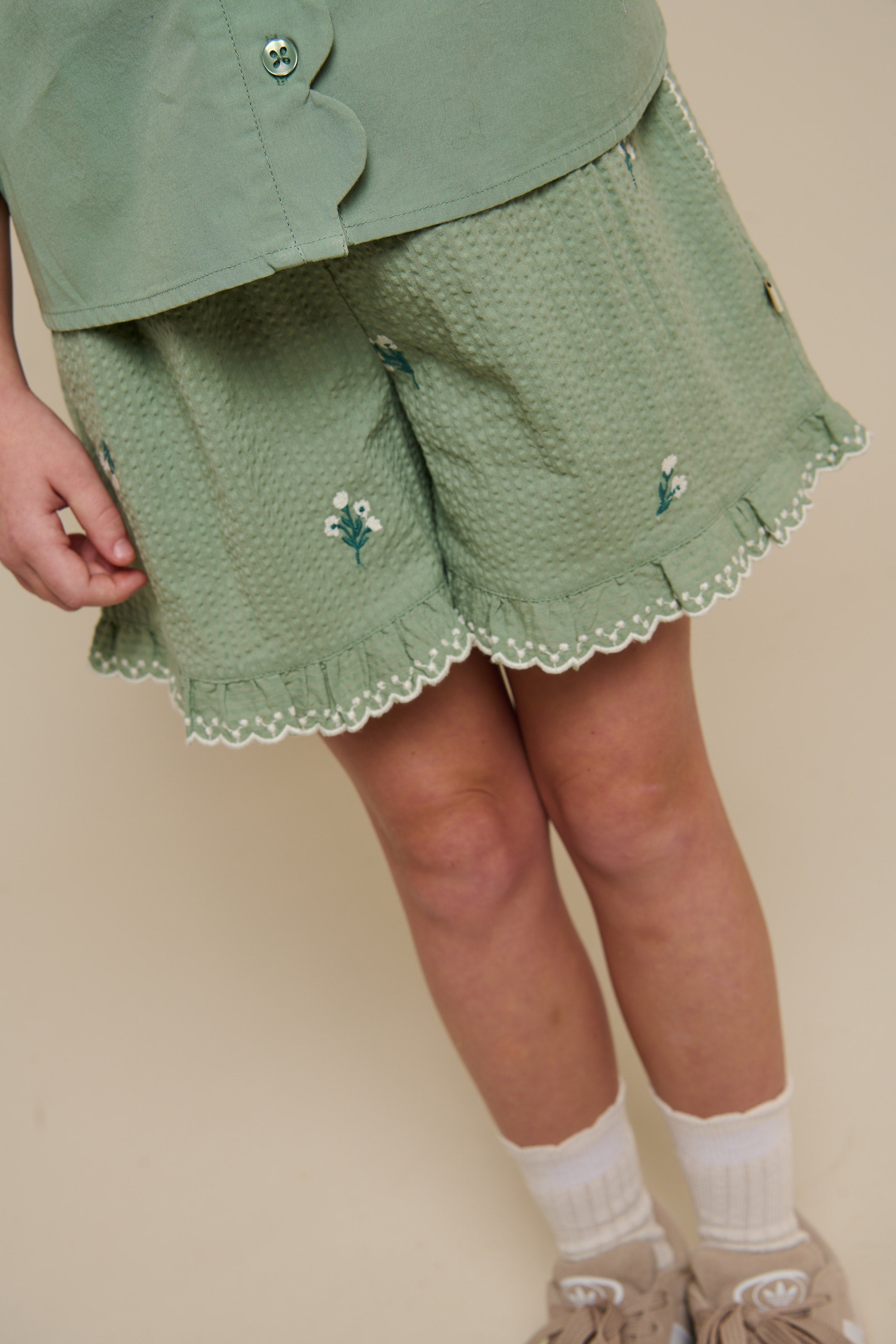 Broderede seersucker shorts - Tween - Dusty Green | 100985 Nora