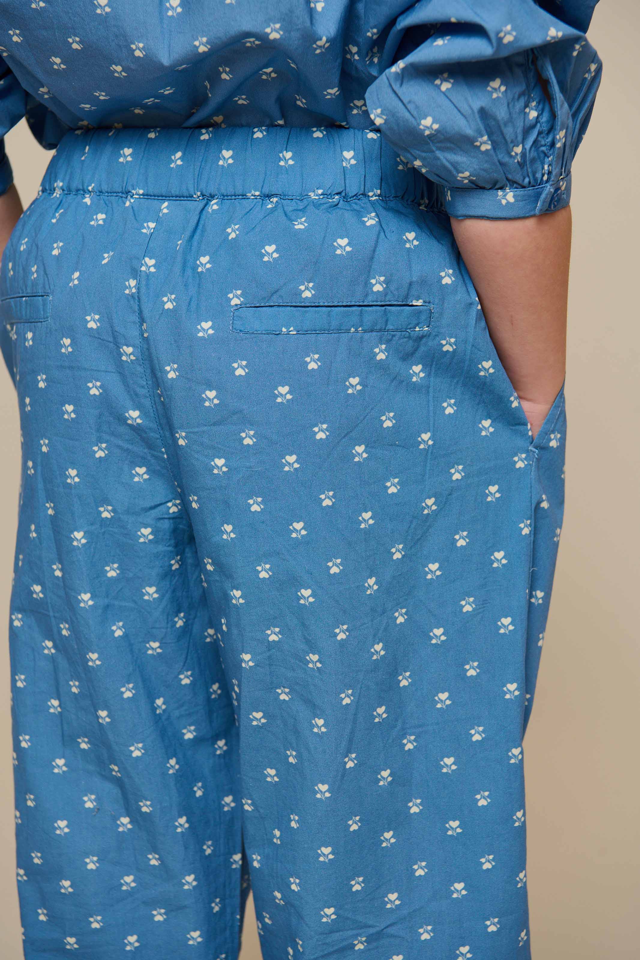 Poplinbukser med print - Tween - Dusty Blue | 101089 Camilla