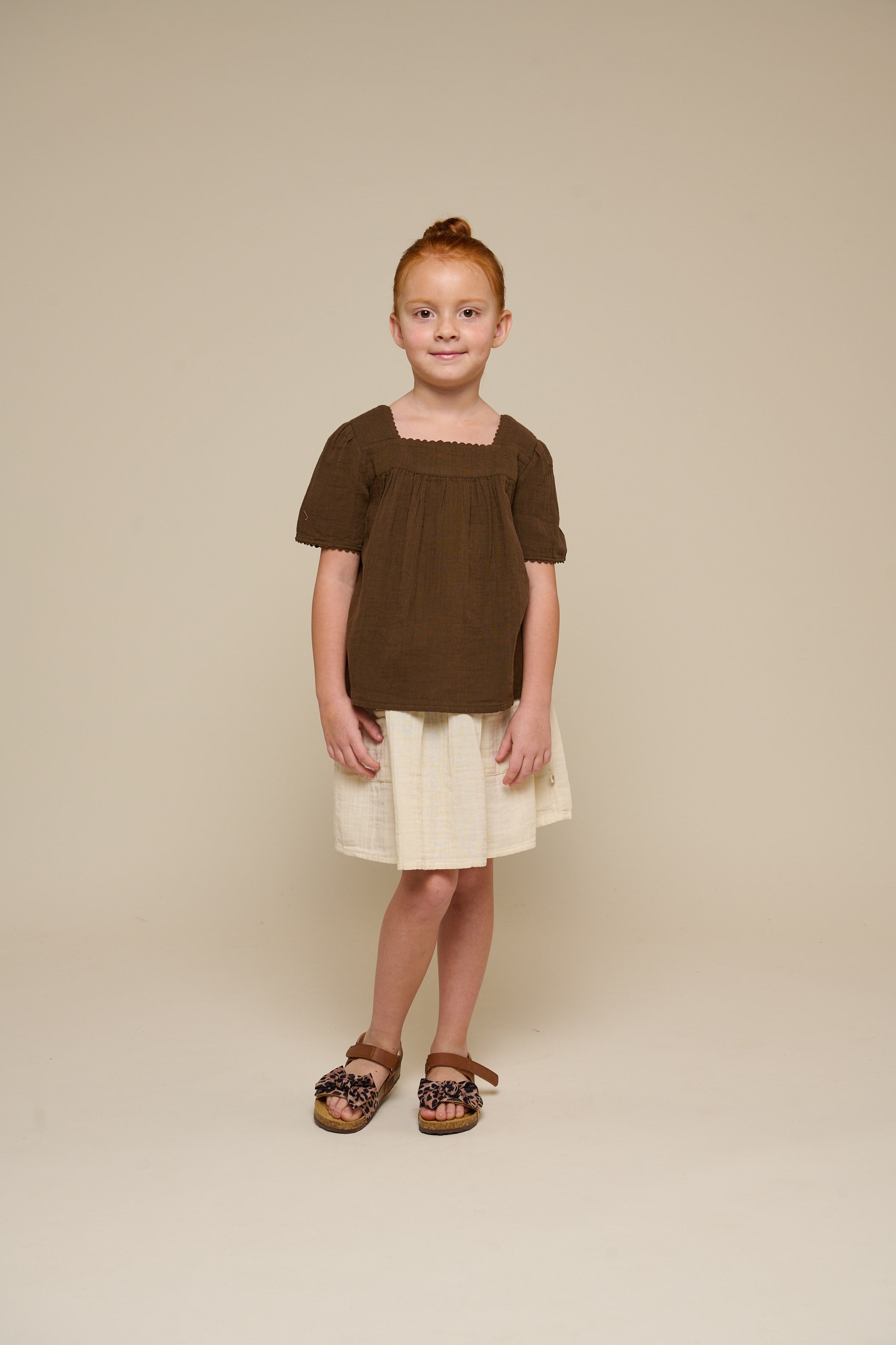 Bluse i musselin med korte ærmer - Tween - Dark Brown | 100917 Jasmine