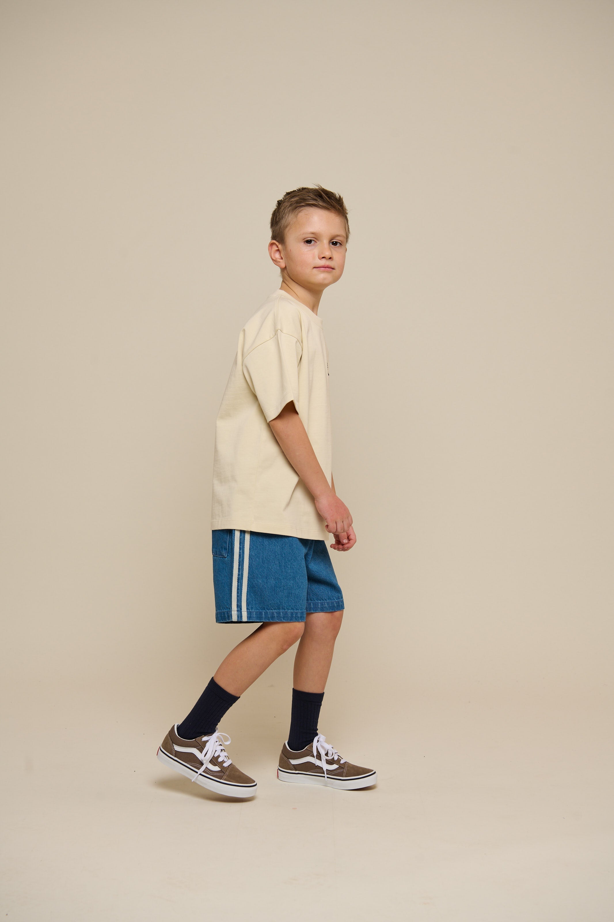 Baggy denimshorts med kontrastbånd - Tween - Blue Denim | 101143 Callum