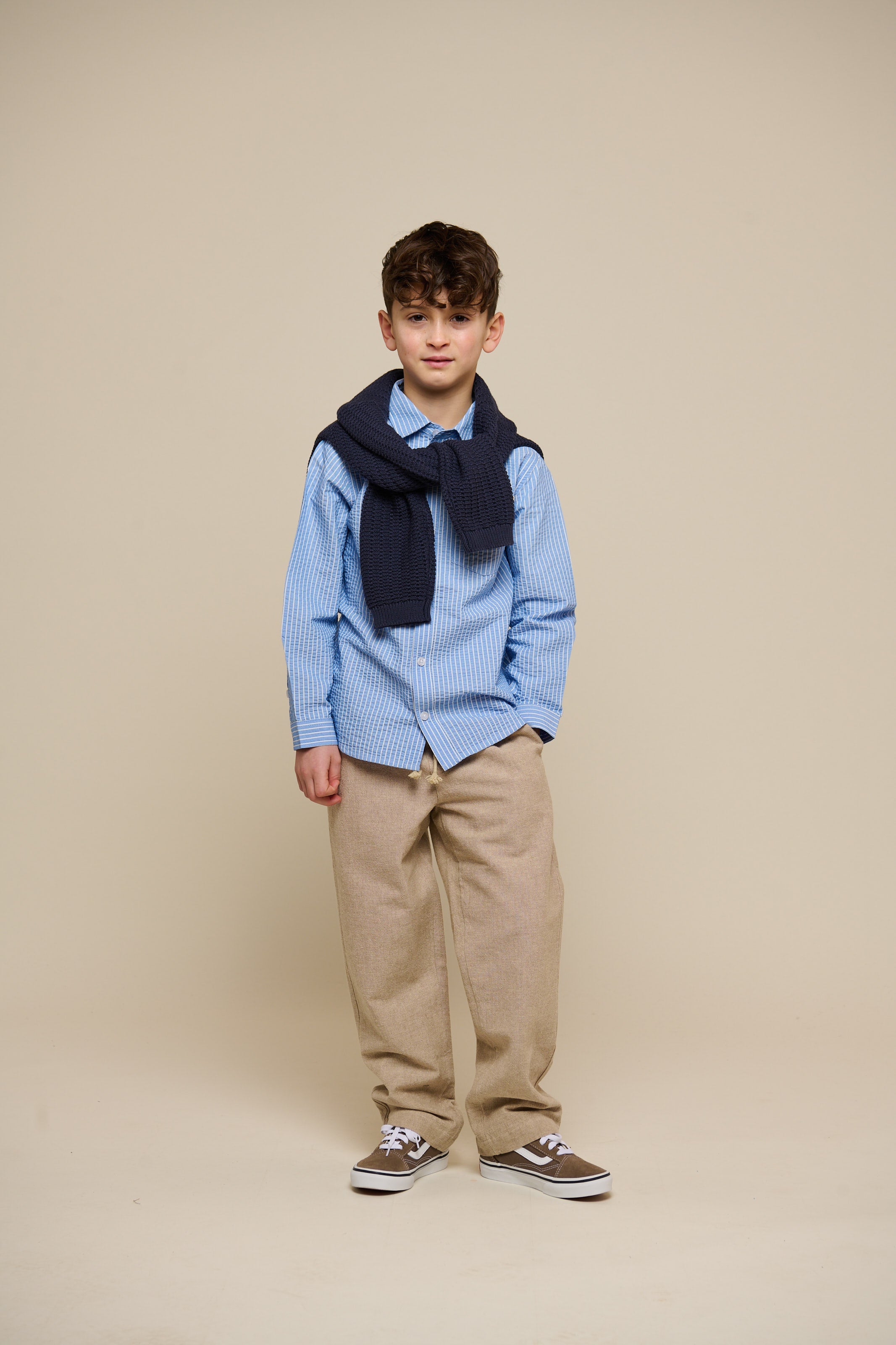 Stribet seersucker skjorte med ribmanchet - Kids - Blue Stripe | 101348 Patrick