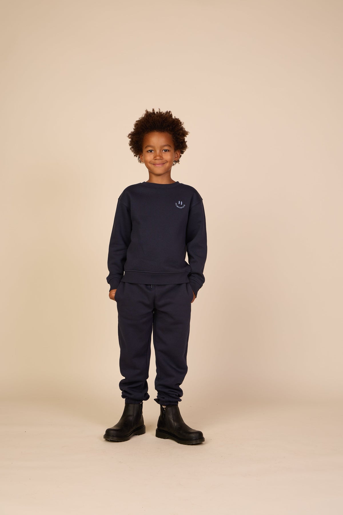 Rundhalset sweatshirt med smiley broderi Tween - Navy | 101574 Andrew