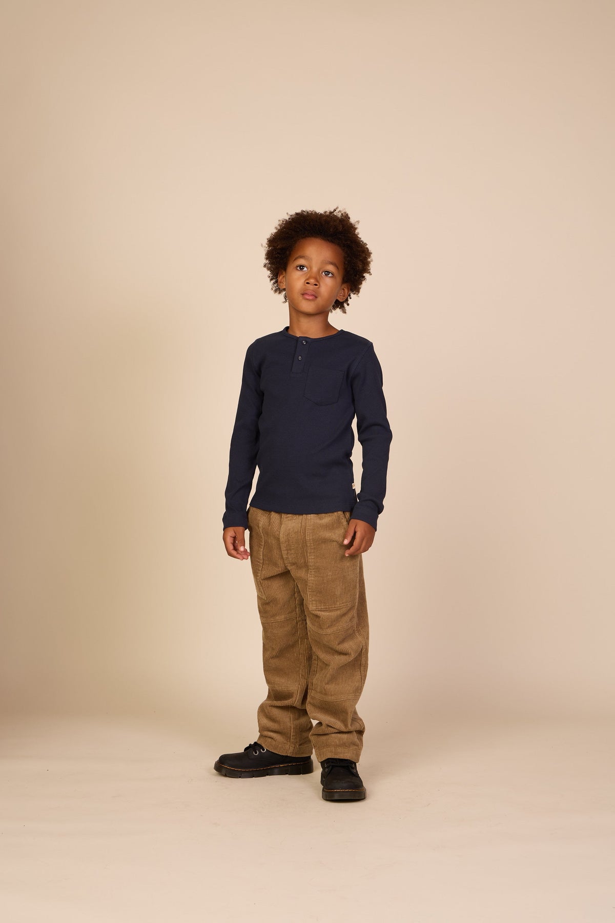 Ribbet langærmet T-shirt med stolpelukning Tween - Navy | 101592 Conrad