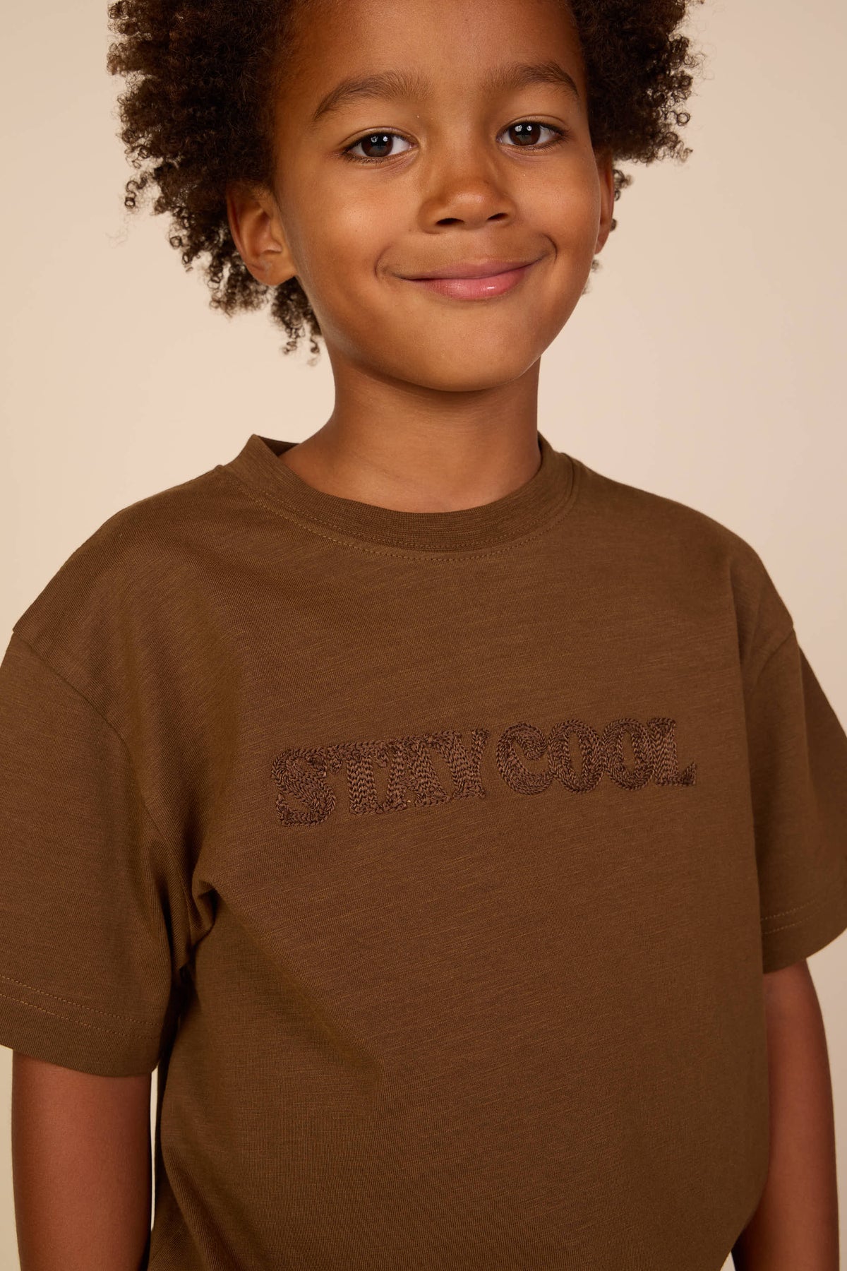Slub jersey T-shirt med broderi - Tween - Dark Brown | 101158 Villum