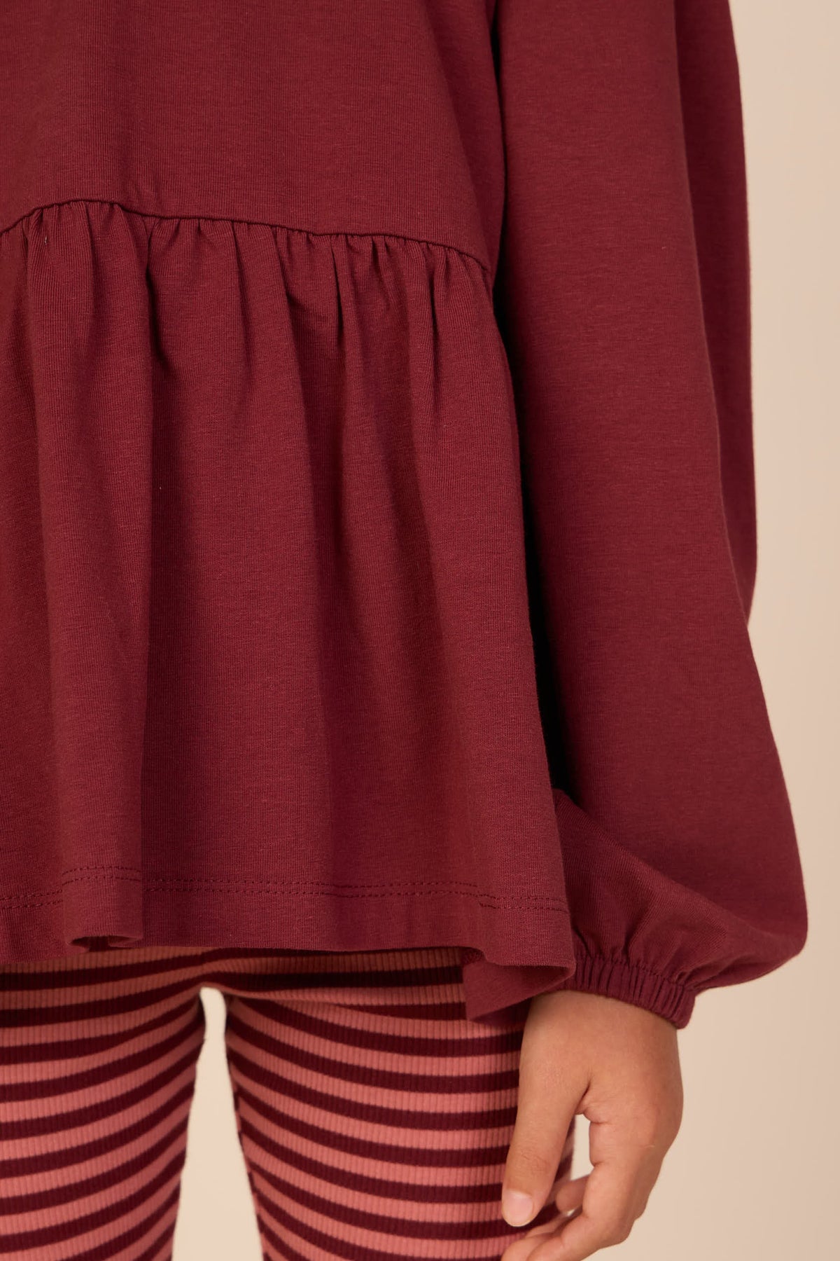 Ensfarvet jerseybluse med peplum Kids - Bordeaux | 101547 Heidi